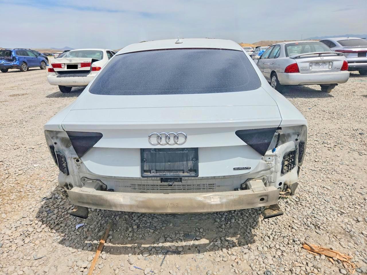 2016 Audi A7 Prestige White vin: WAU2GAFC0GN014843