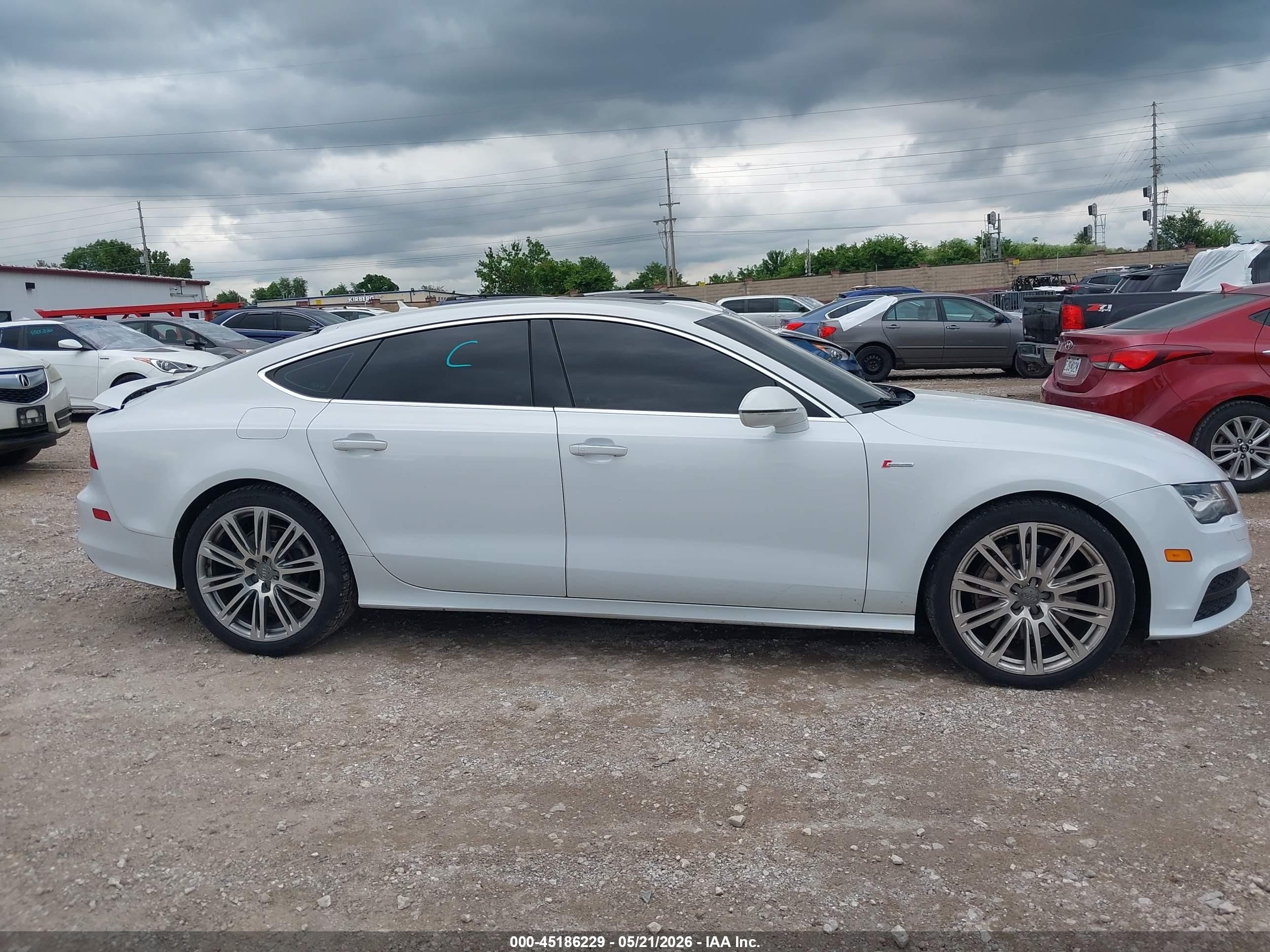 2013 Audi A7 3.0t Premium Белый vin: WAU2GAFC7DN081855