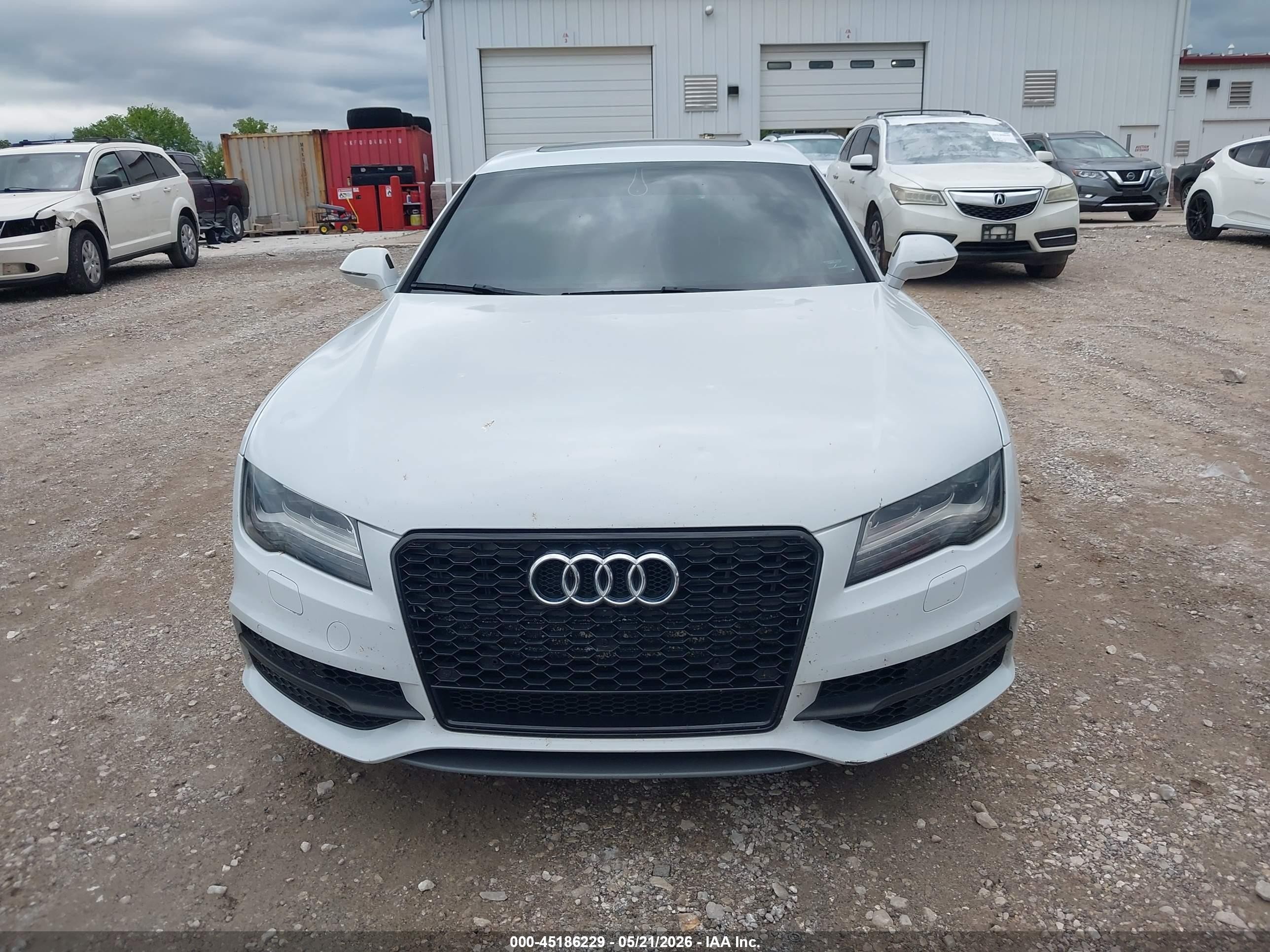 2013 Audi A7 3.0t Premium Белый vin: WAU2GAFC7DN081855