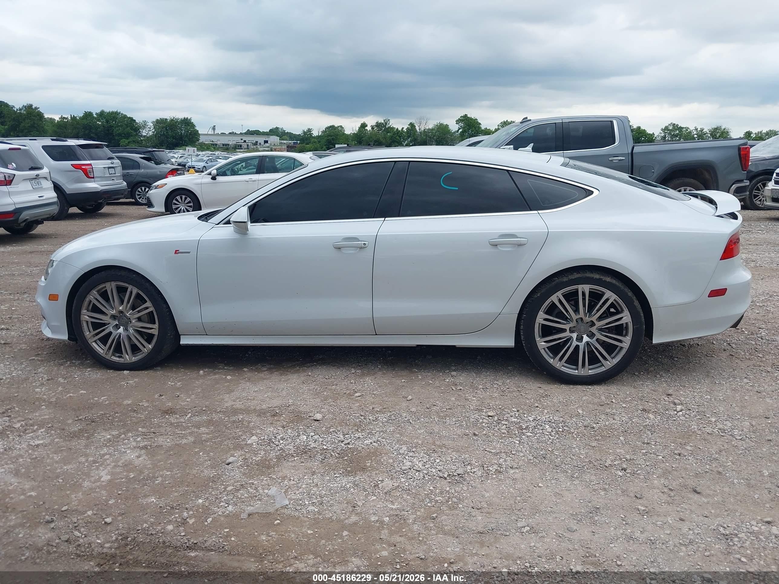 2013 Audi A7 3.0t Premium Белый vin: WAU2GAFC7DN081855