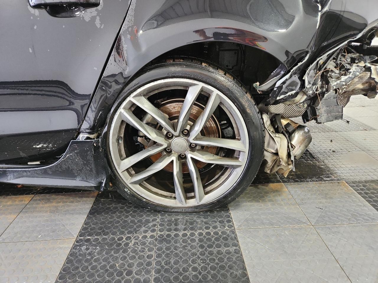 2015 Audi A7 Prestige Black vin: WAU2GAFCXFN032958 Damage: Left Rear Wheel, Curb Rash, > 12 Inches
