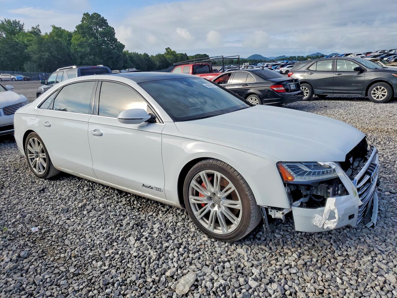 2015 Audi A8 Белый vin: WAU32AFD1FN031015