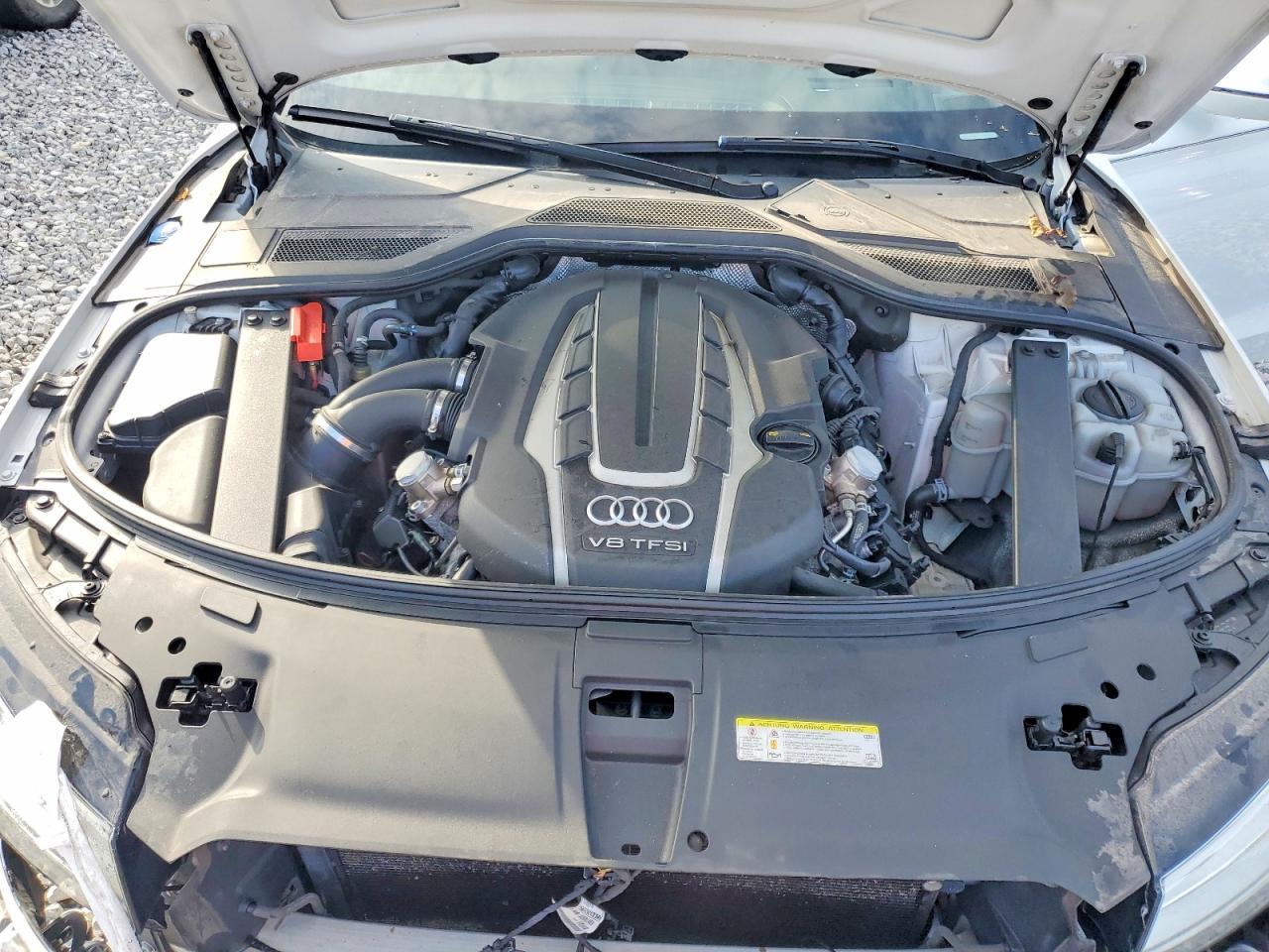 2015 Audi A8 Белый vin: WAU32AFD1FN031015