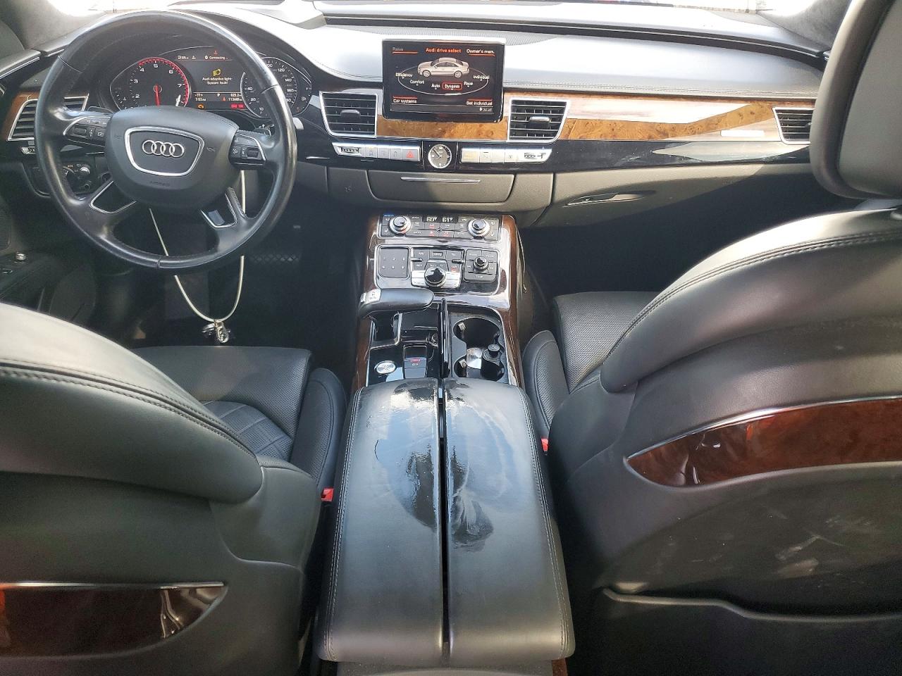 2015 Audi A8 Белый vin: WAU32AFD1FN031015
