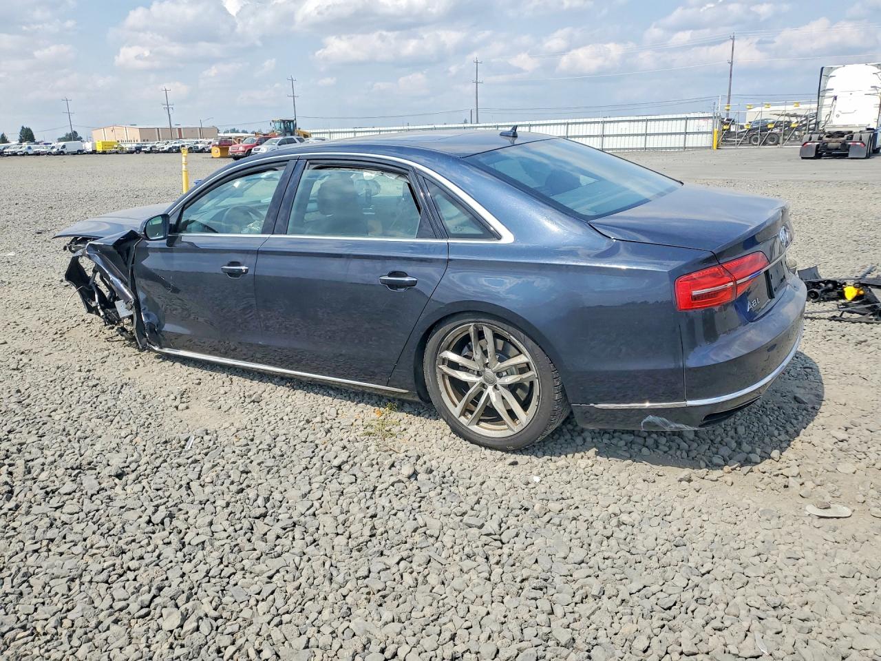 2015 Audi A8 L Quattro Черный vin: WAU32AFD9FN005519