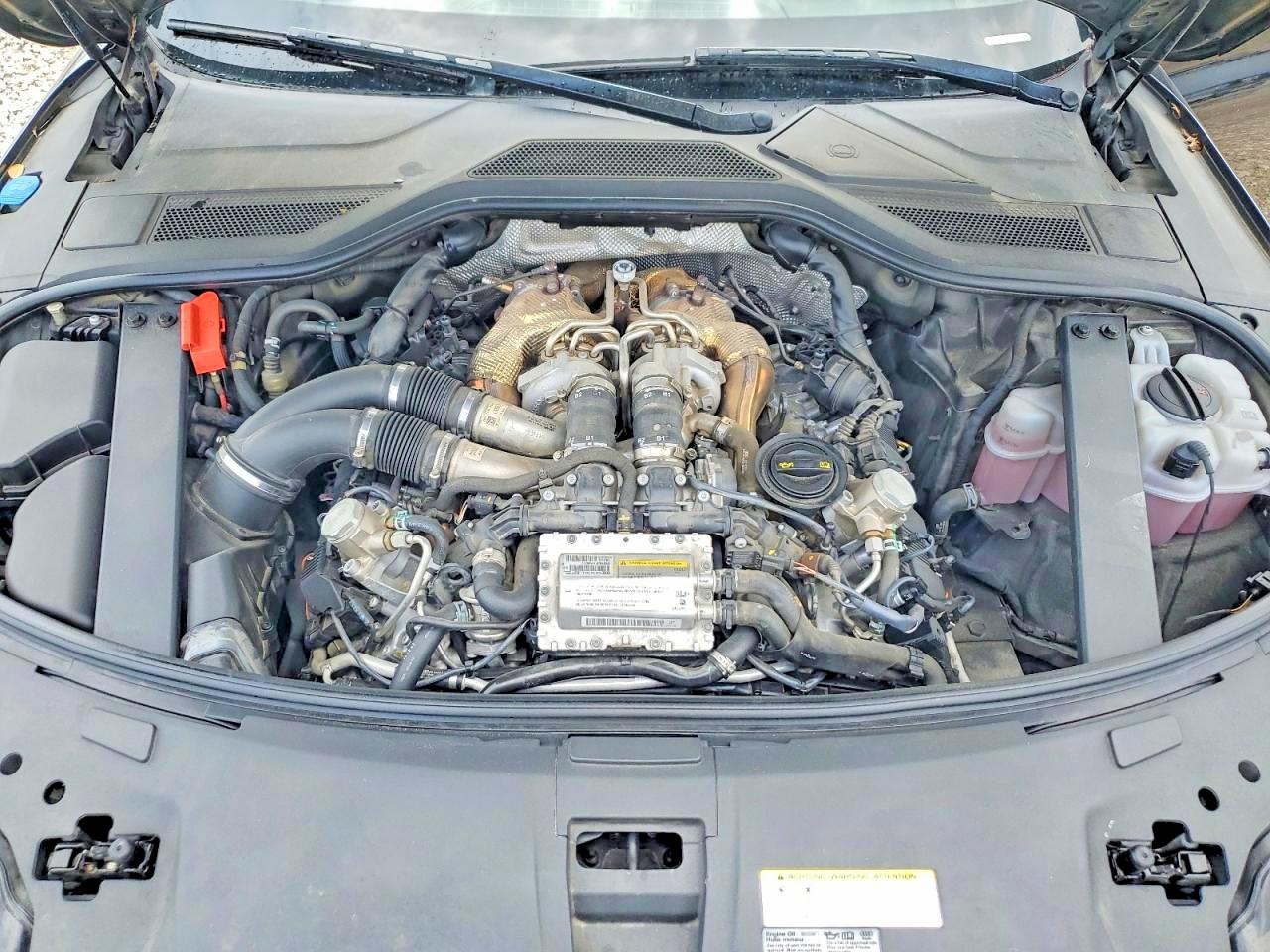 2015 Audi A8 L Quattro Черный vin: WAU32AFDXFN028193
