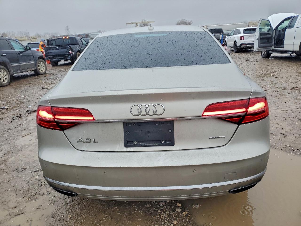 2015 Audi A8 L Quattro Серебряный vin: WAU3GAFDXFN009211