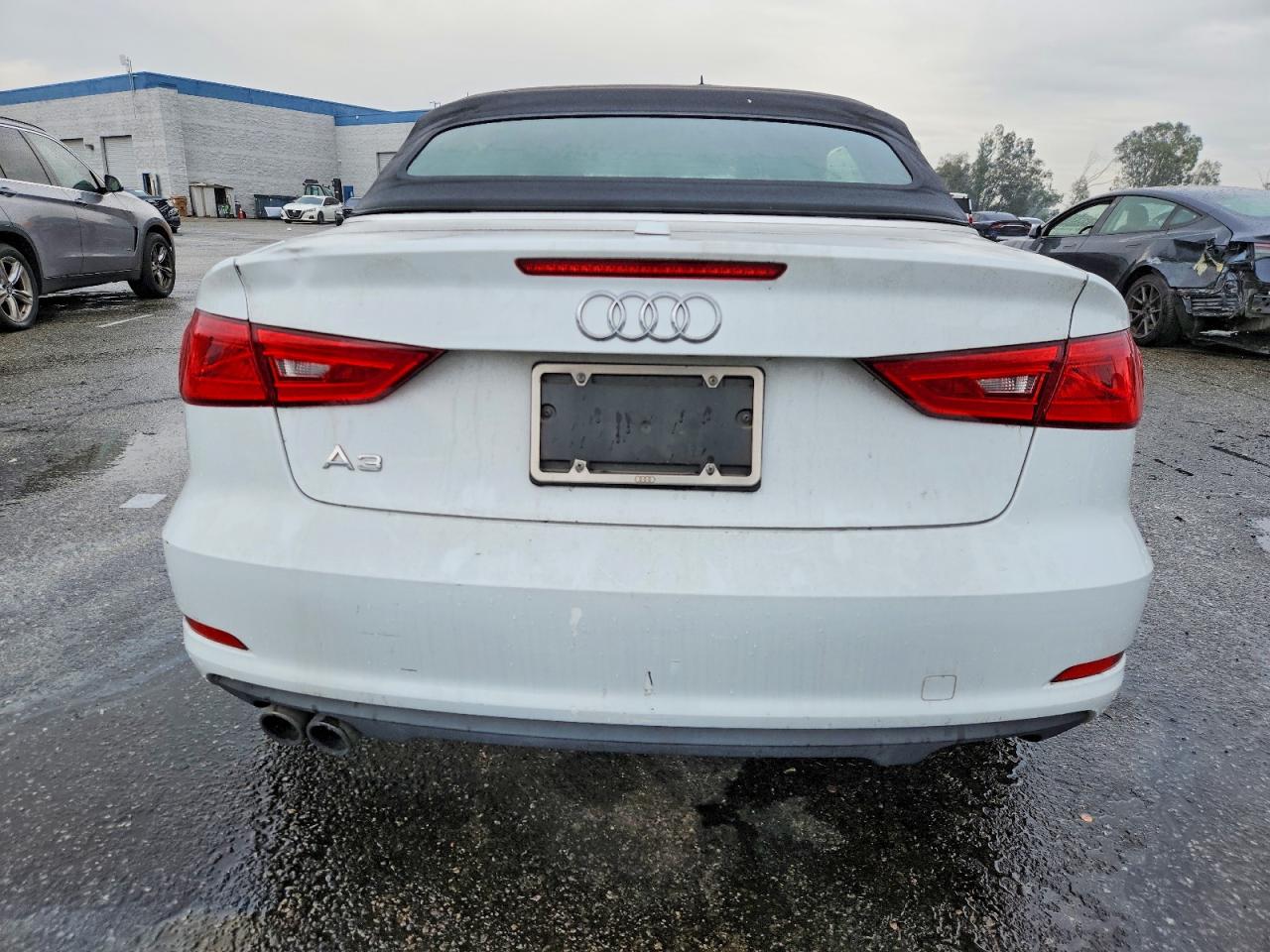 2015 Audi A3 Premium Белый vin: WAU6CLFF2F1036402