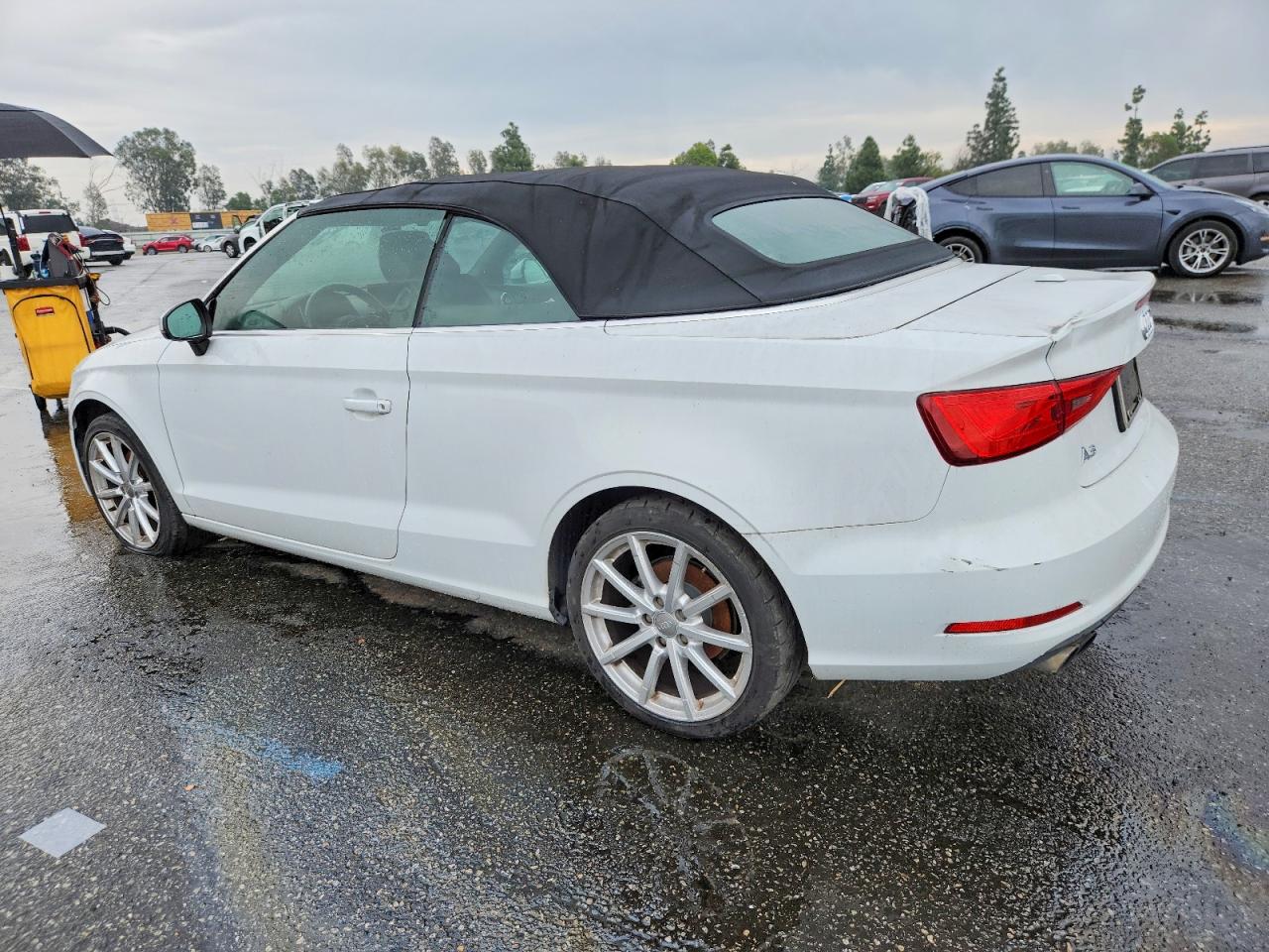 2015 Audi A3 Premium Белый vin: WAU6CLFF2F1036402