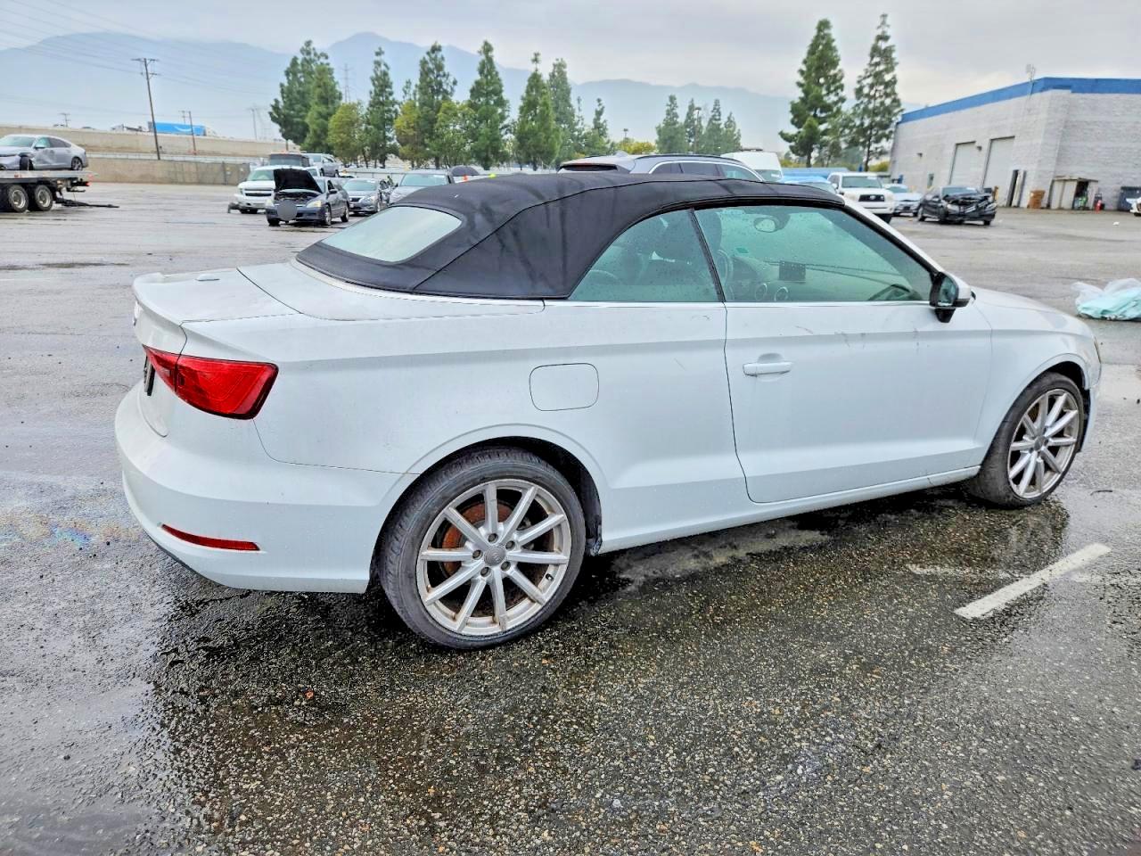 2015 Audi A3 Premium Белый vin: WAU6CLFF2F1036402