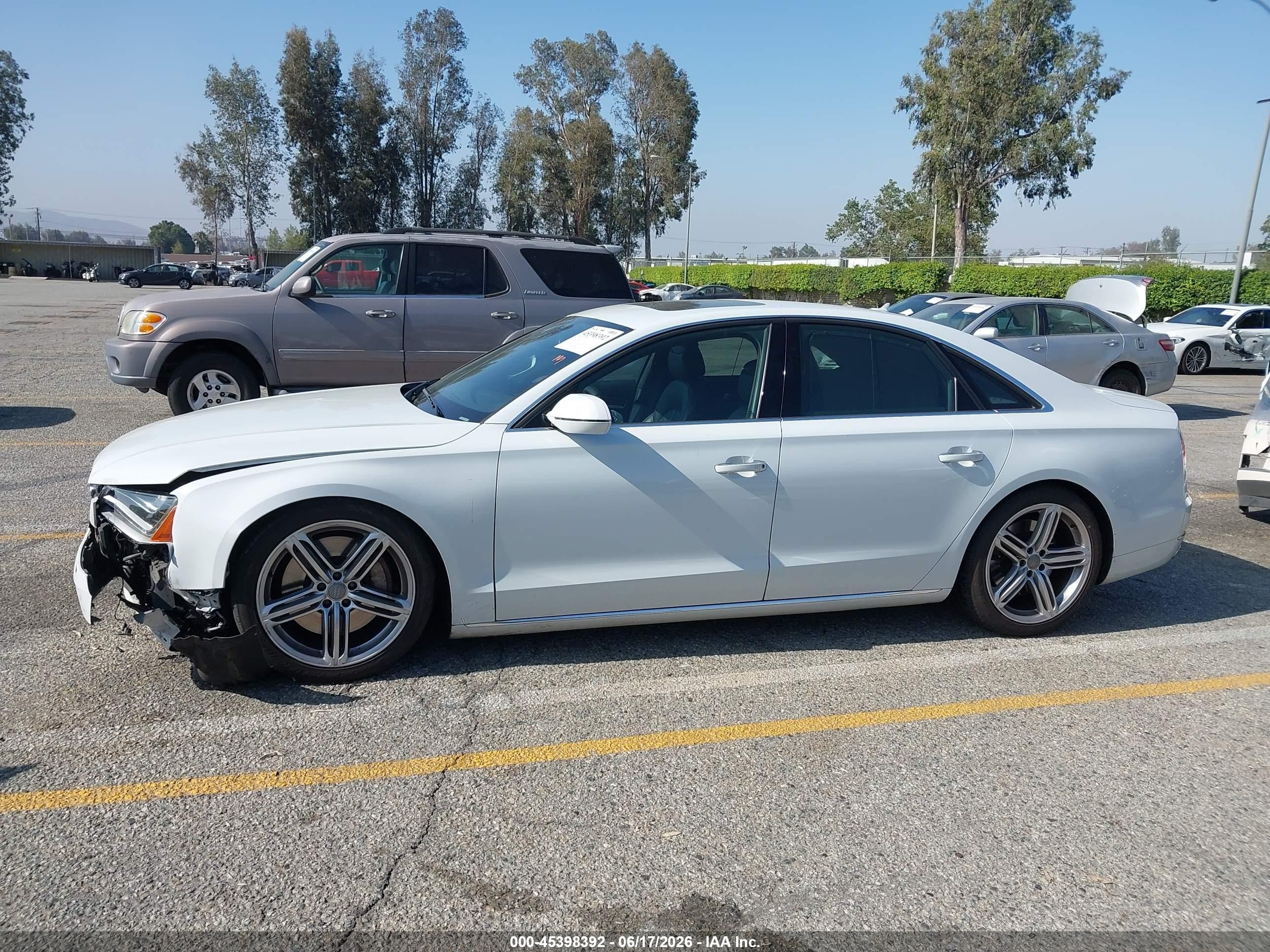 2013 Audi A8 4.0t White vin: WAUA2AFD6DN016997