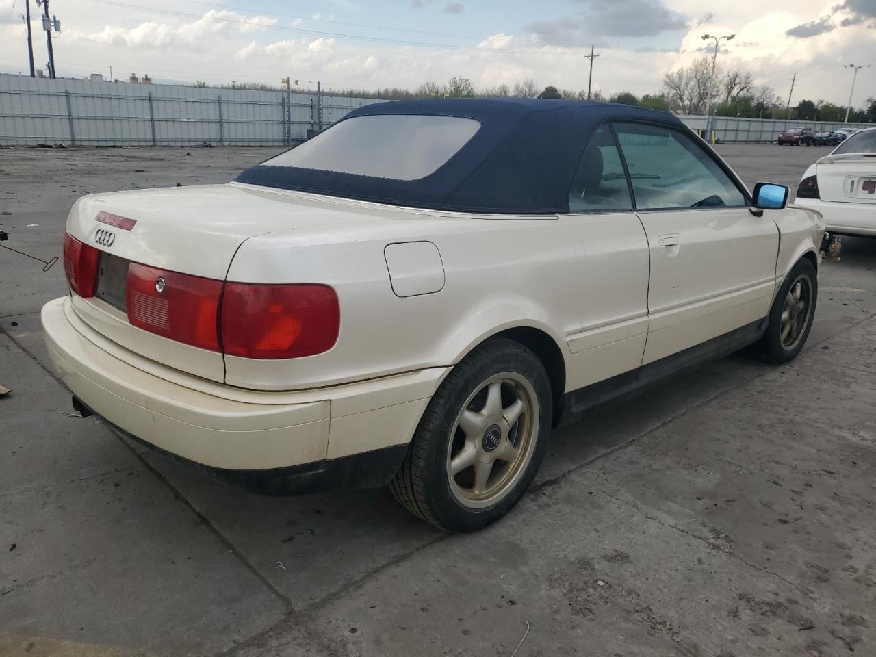 1997 Audi Cabriolet    Кремовый vin: WAUAA88G2VN003362