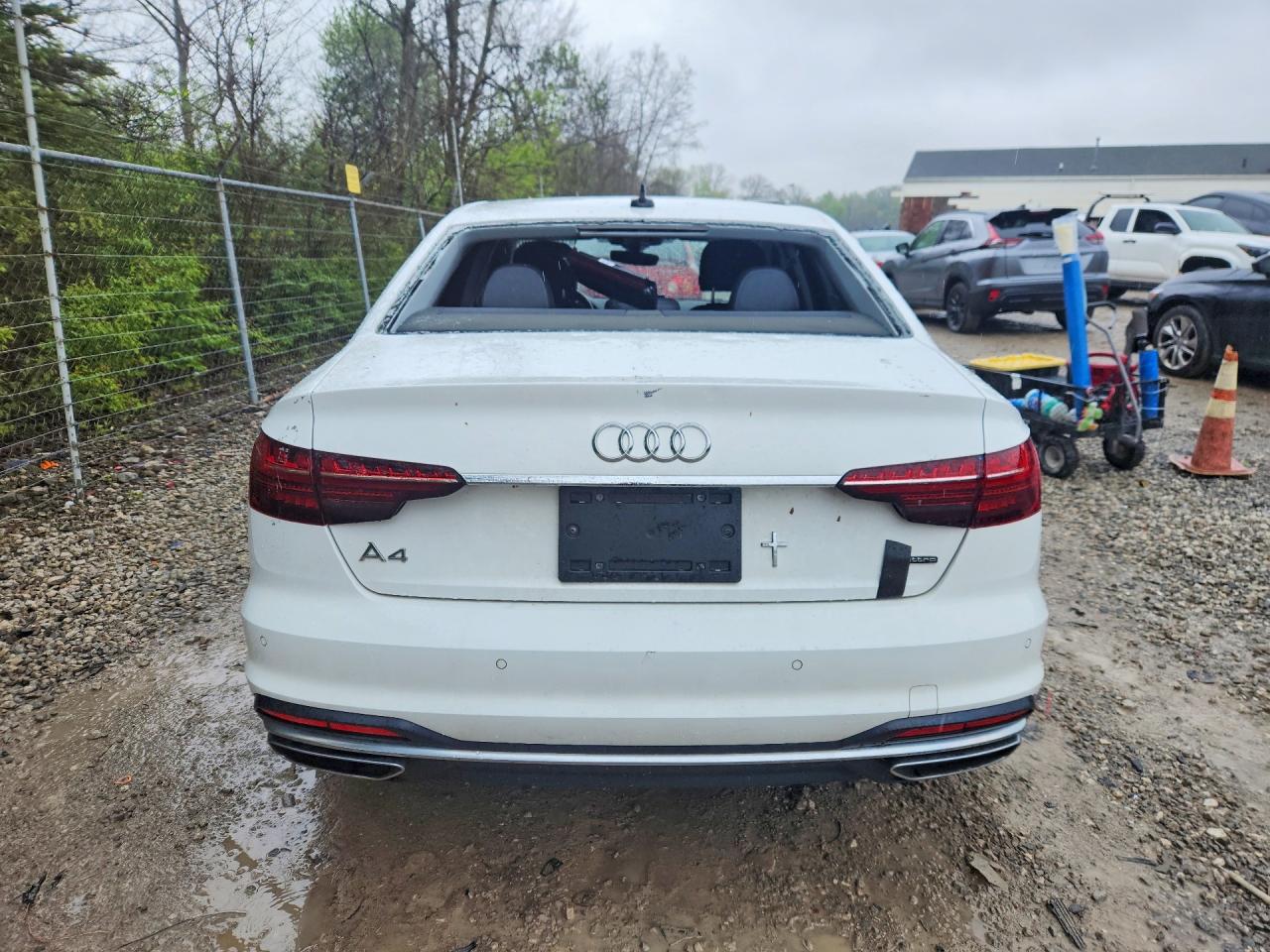 2021 Audi A4 Premium 40 Белый vin: WAUABAF43MN011384