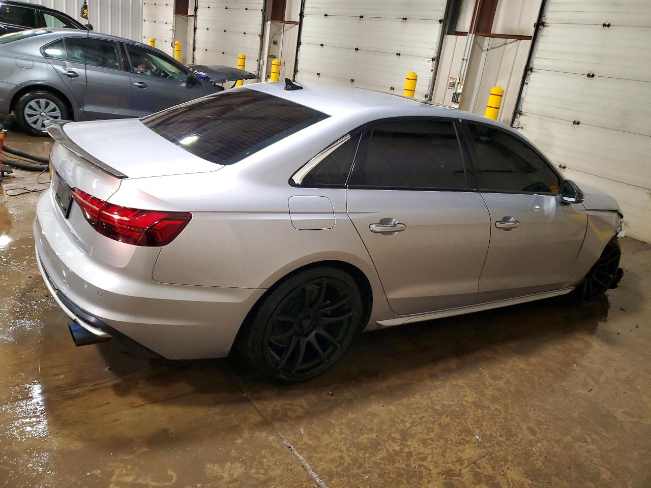 2022 Audi A4 Premium 40 Silver vin: WAUABAF46NN000803