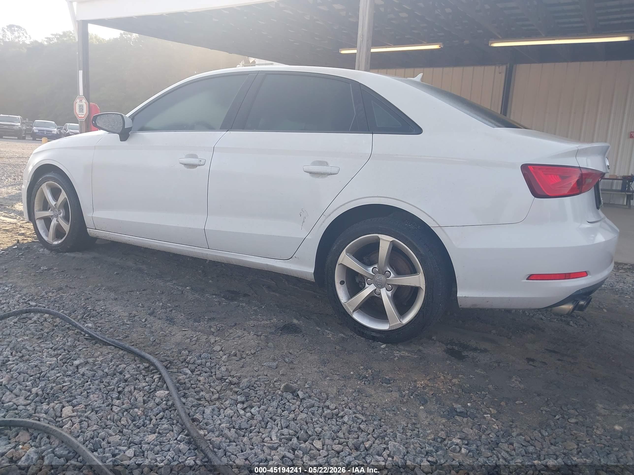2015 Audi A3 1.8t Premium Белый vin: WAUACGFF0F1144048