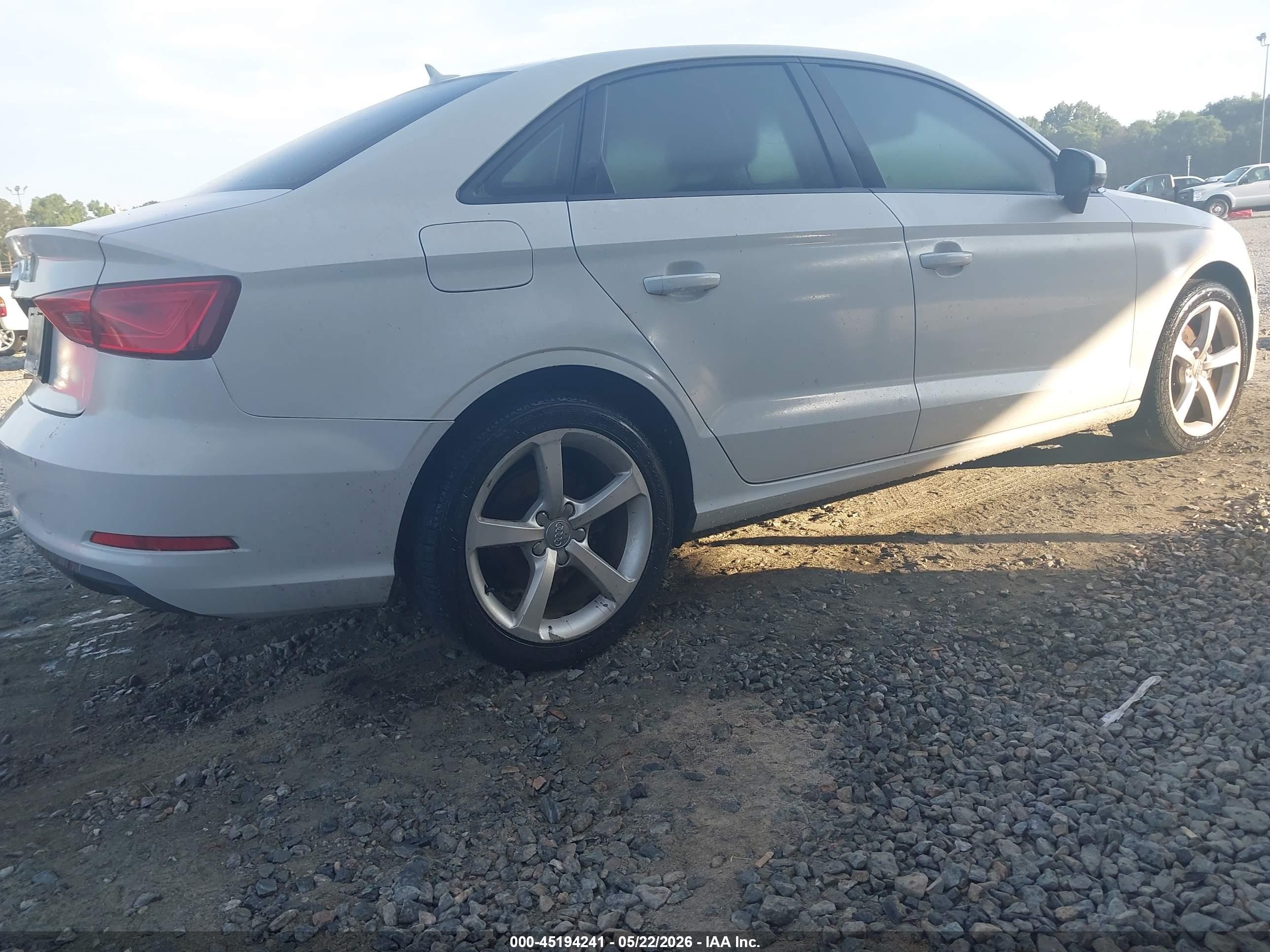 2015 Audi A3 1.8t Premium Белый vin: WAUACGFF0F1144048