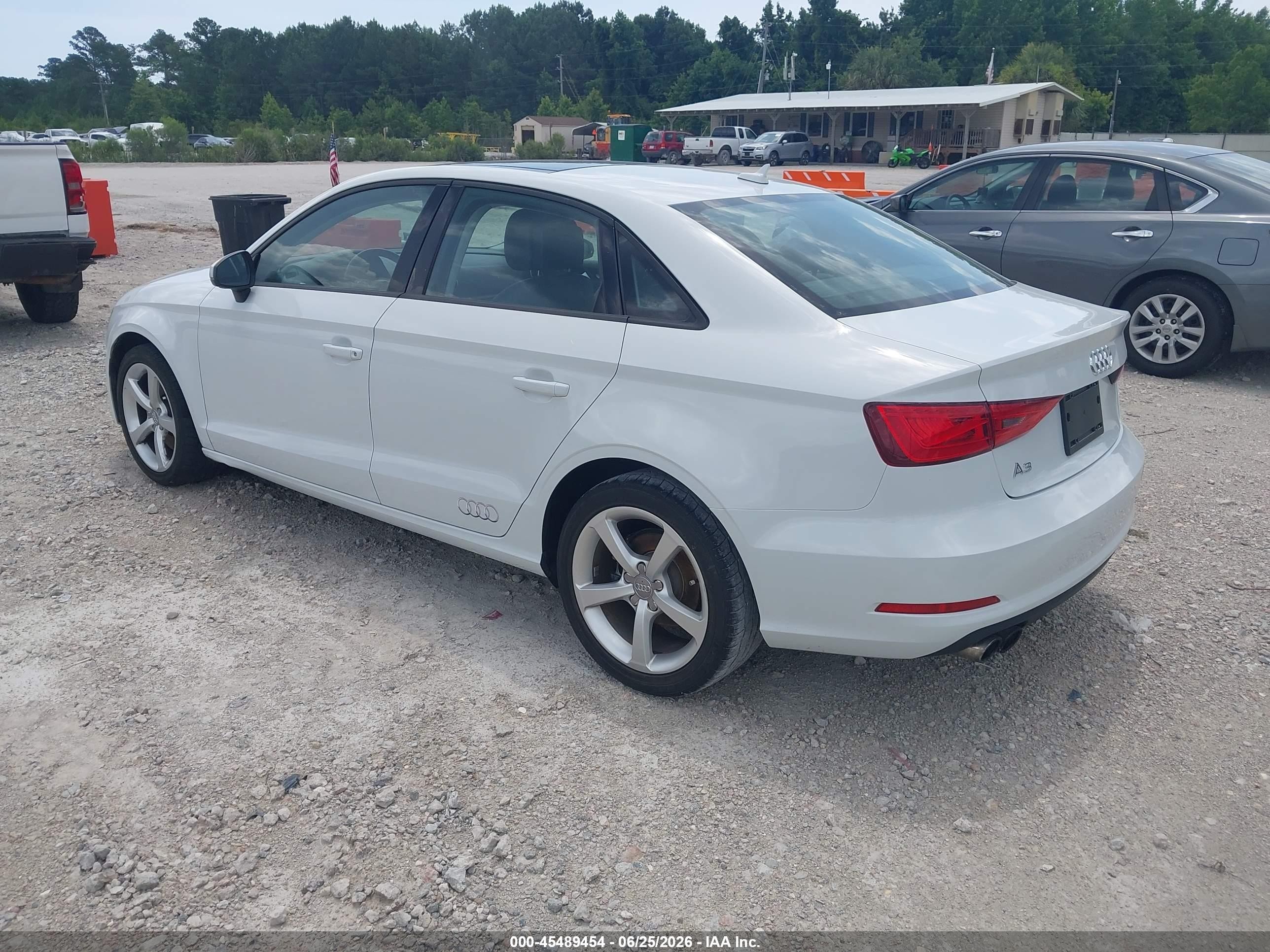 2015 Audi A3 1.8t Premium White vin: WAUACGFF5F1029977