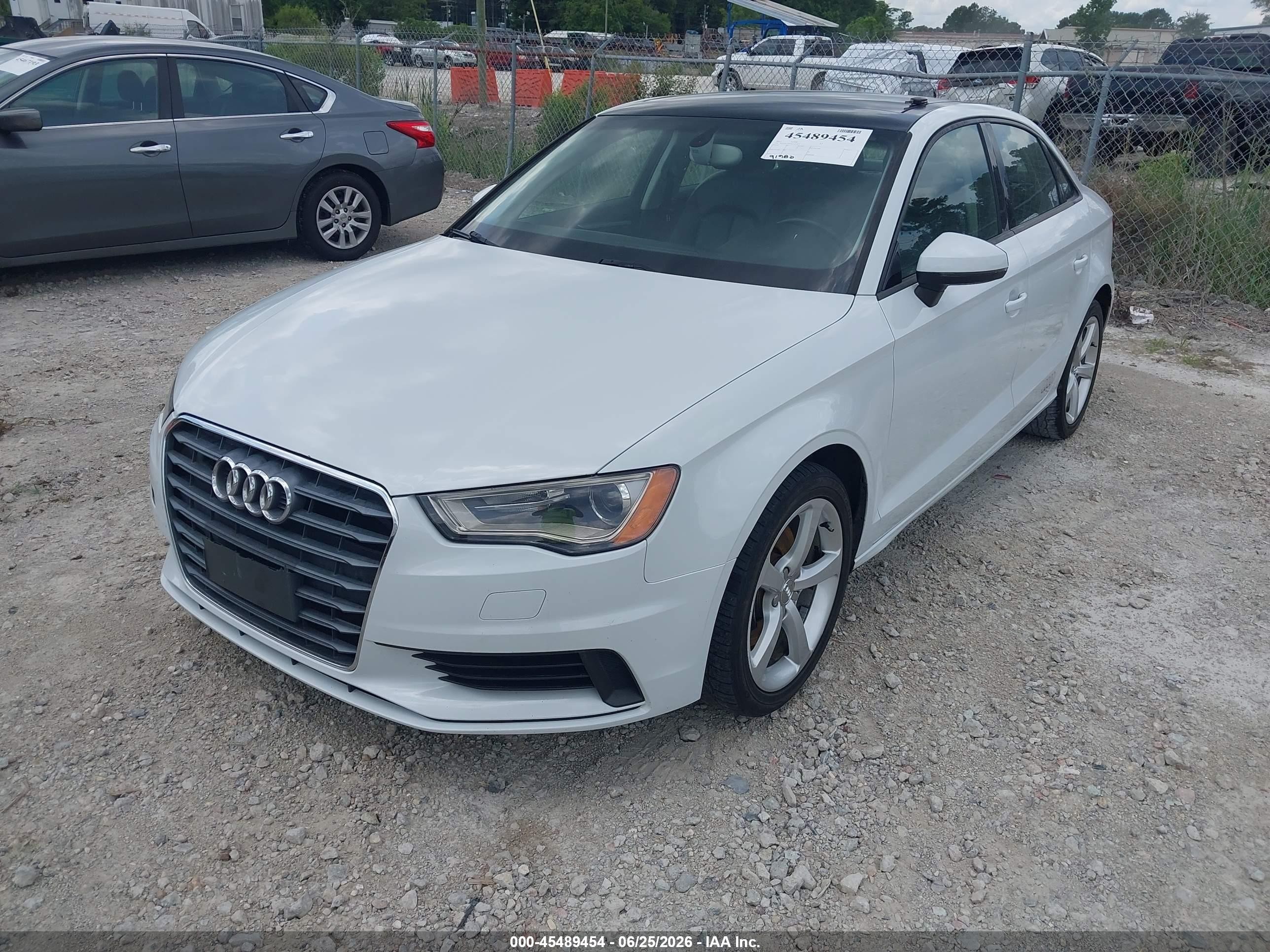 2015 Audi A3 1.8t Premium White vin: WAUACGFF5F1029977