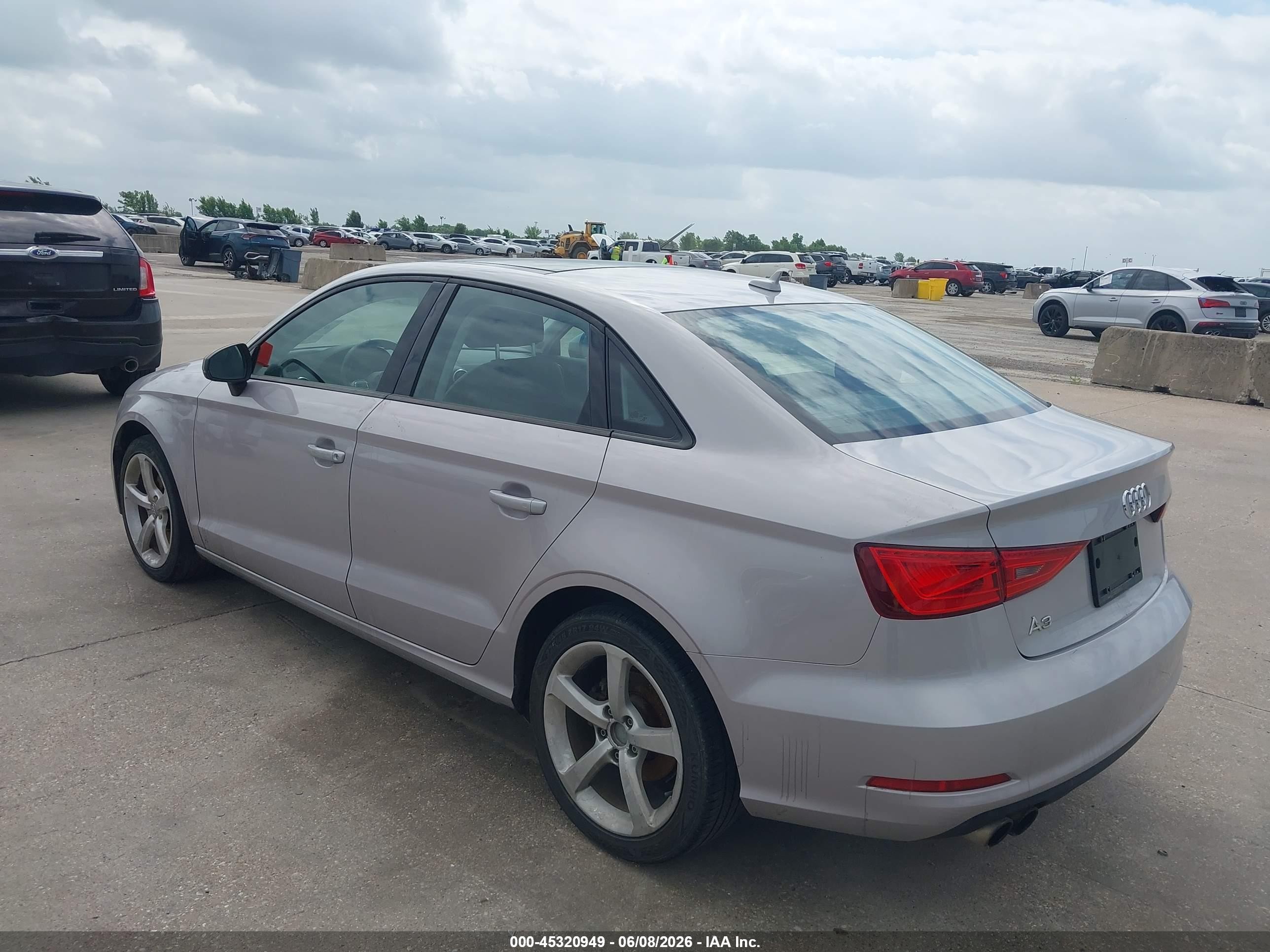 2015 Audi A3 1.8t Premium Серебряный vin: WAUACGFF8F1014986