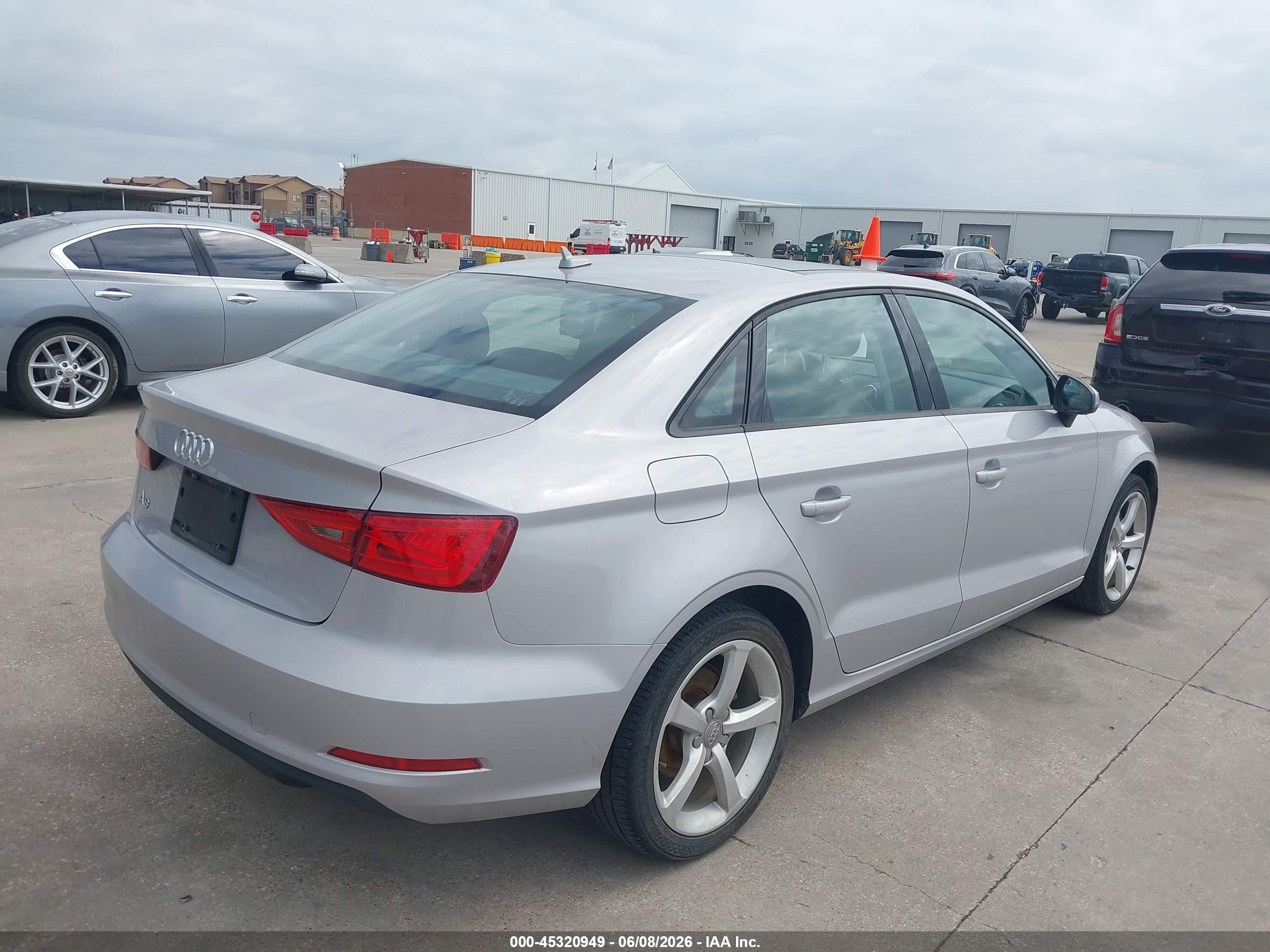 2015 Audi A3 1.8t Premium Серебряный vin: WAUACGFF8F1014986