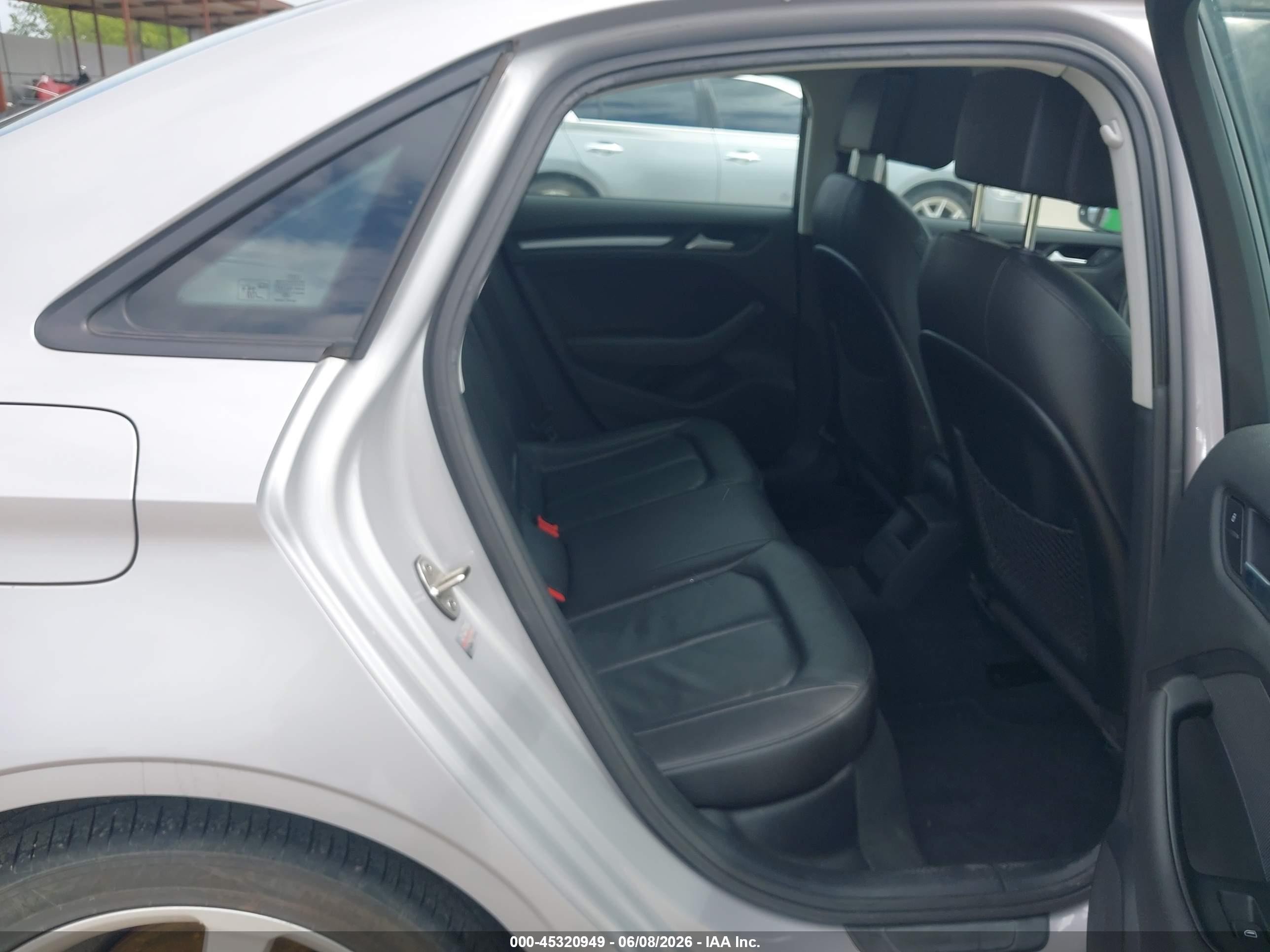 2015 Audi A3 1.8t Premium Серебряный vin: WAUACGFF8F1014986