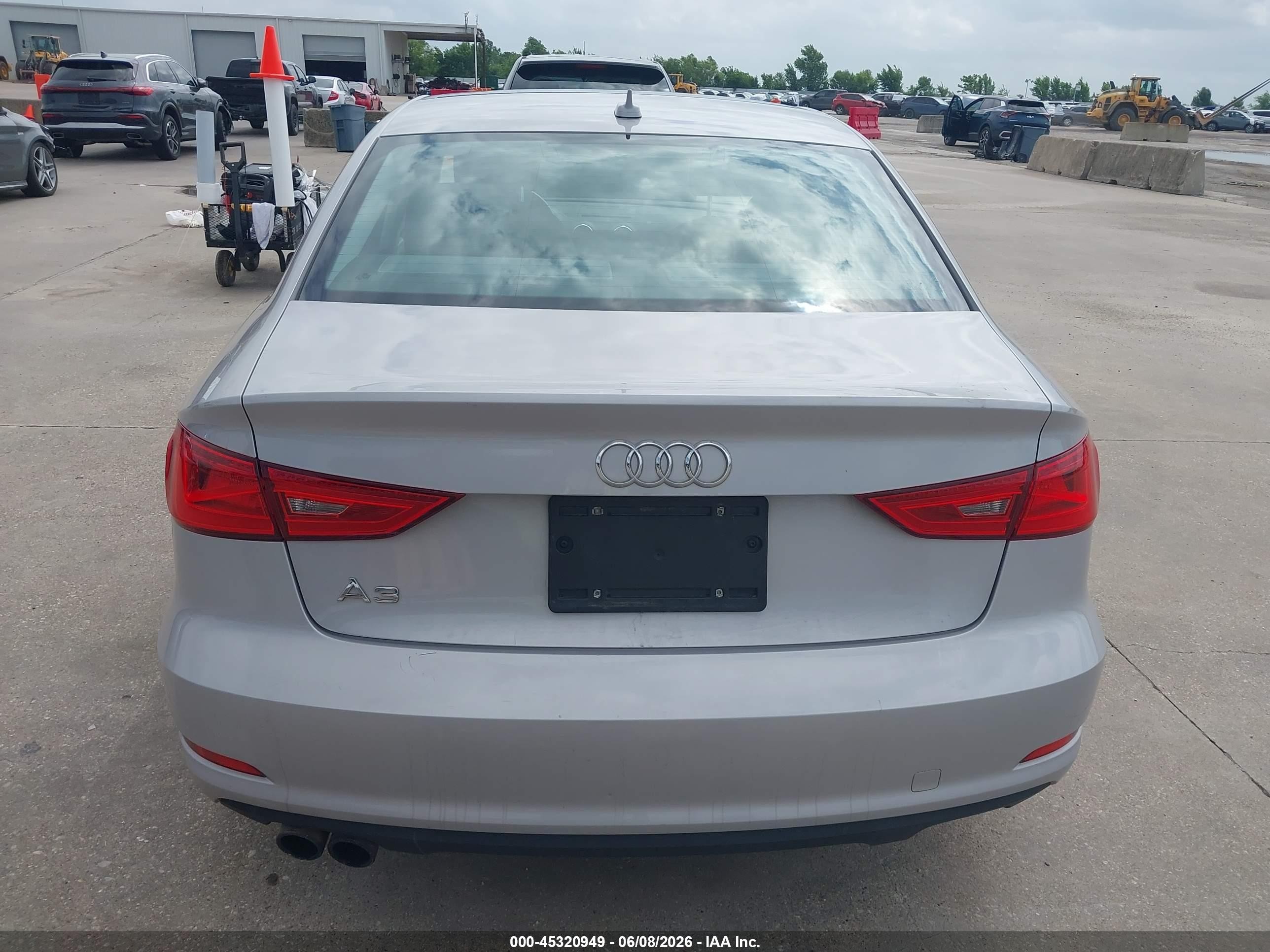 2015 Audi A3 1.8t Premium Серебряный vin: WAUACGFF8F1014986
