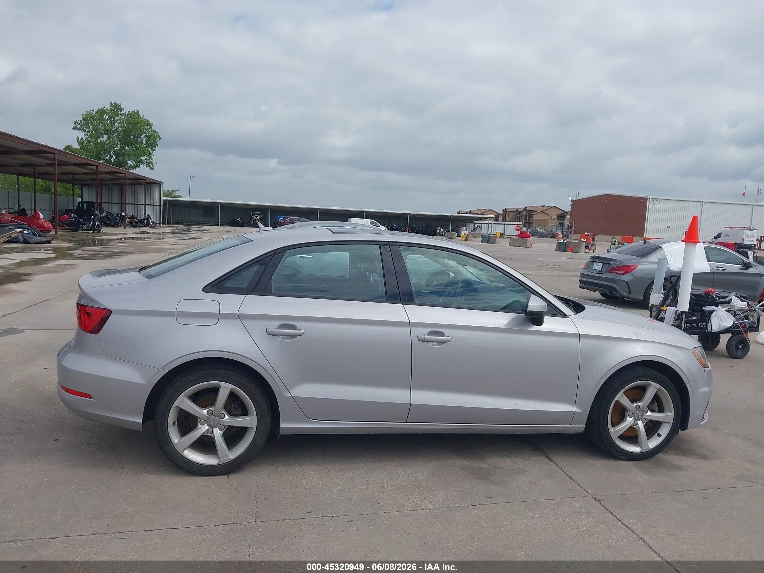 2015 Audi A3 1.8t Premium Серебряный vin: WAUACGFF8F1014986