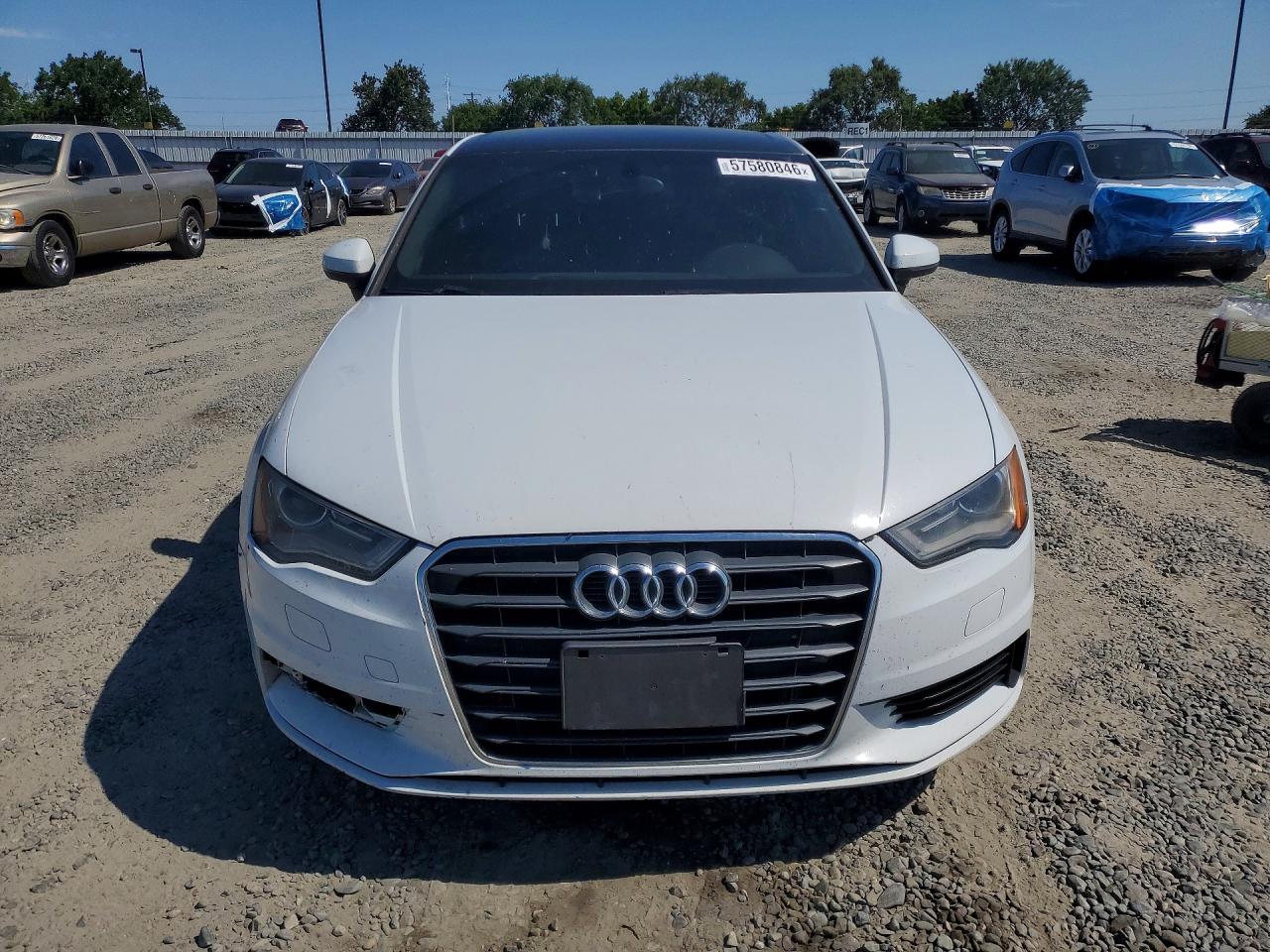 2015 Audi A3 Premium Белый vin: WAUACGFF8F1028838