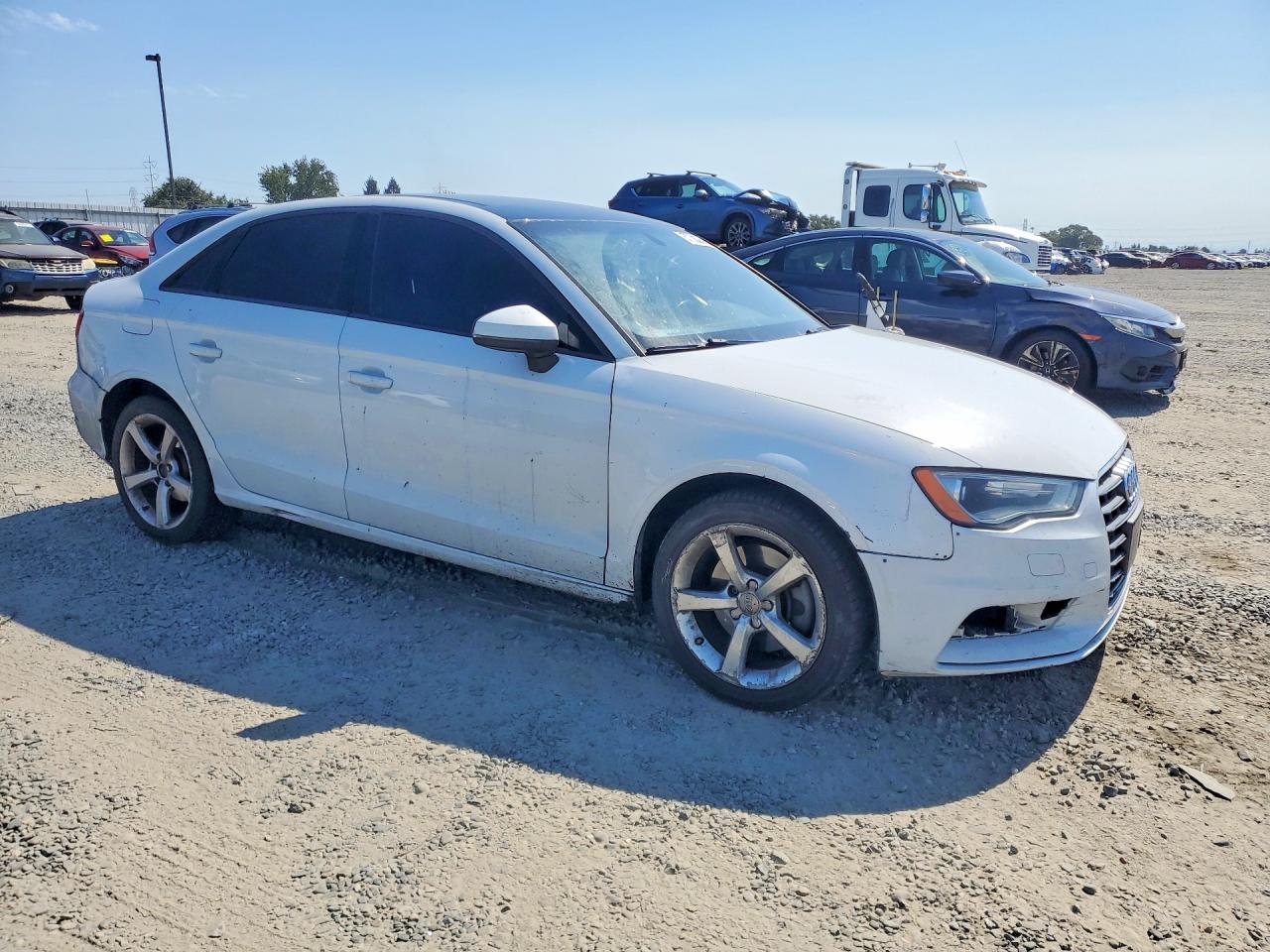 2015 Audi A3 Premium Белый vin: WAUACGFF8F1028838