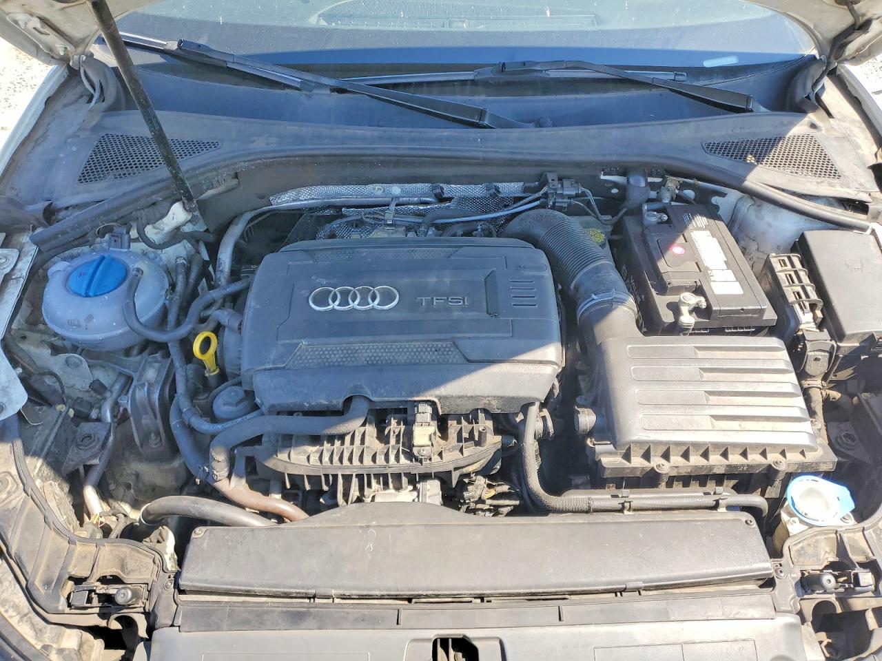 2015 Audi A3 Premium Белый vin: WAUACGFF8F1028838