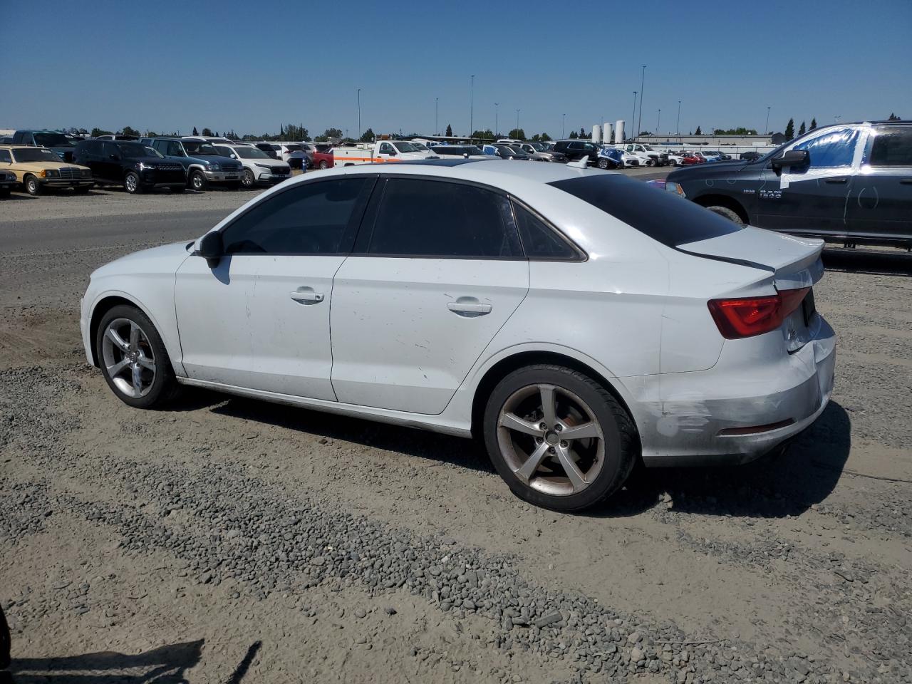 2015 Audi A3 Premium Белый vin: WAUACGFF8F1028838