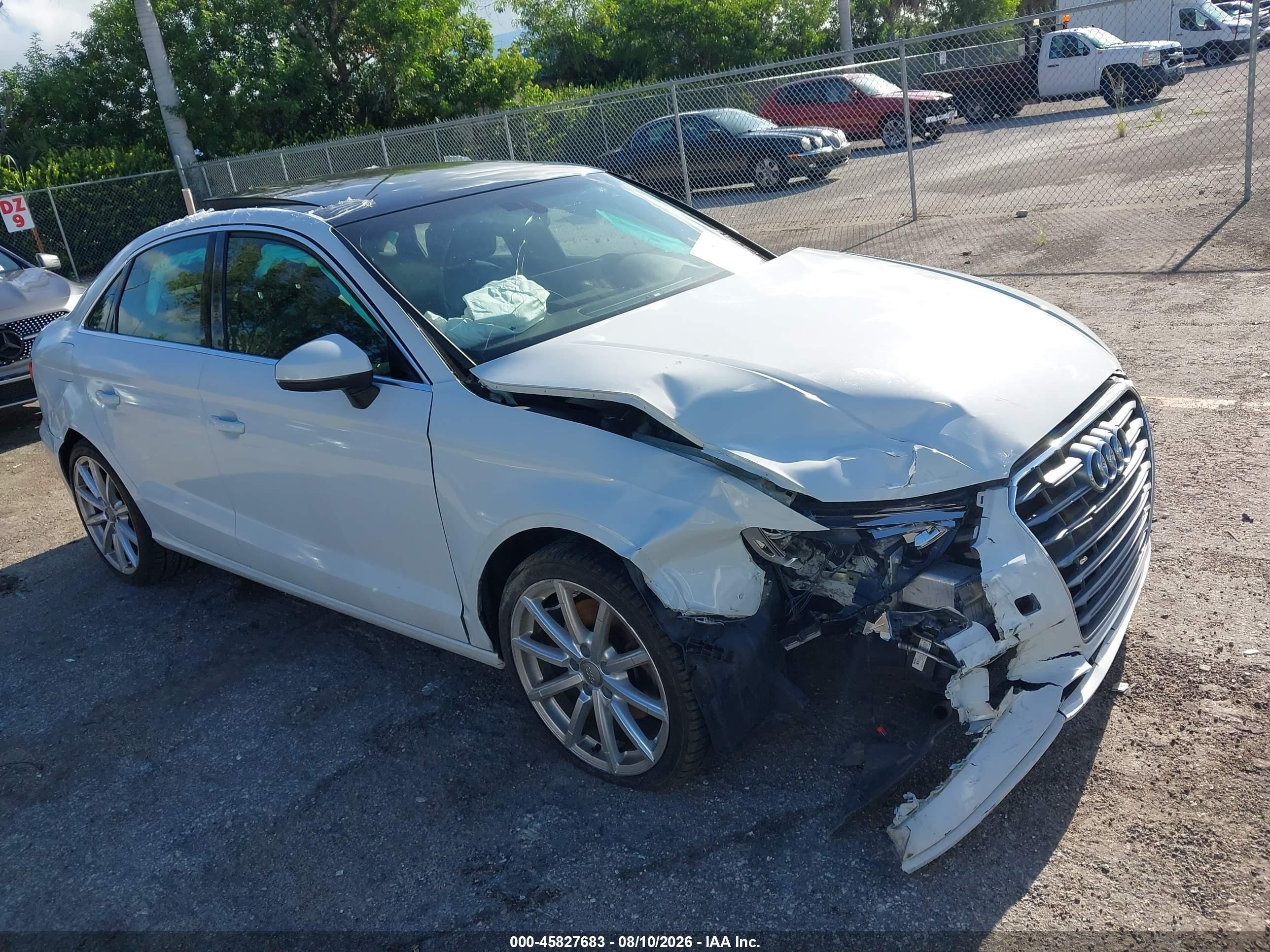 2015 Audi A3 1.8t Premium Белый vin: WAUACGFF8F1070748
