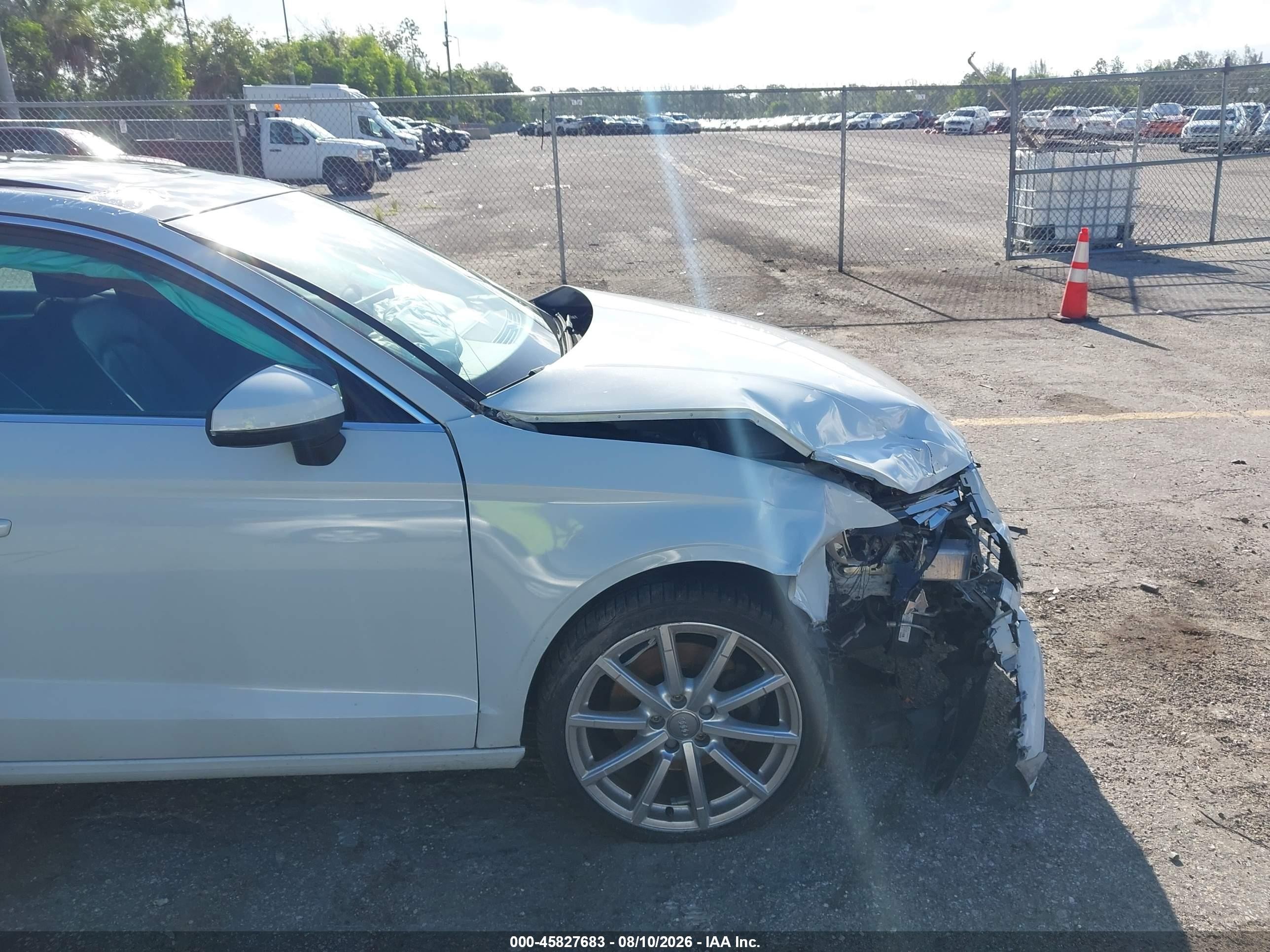 2015 Audi A3 1.8t Premium Белый vin: WAUACGFF8F1070748