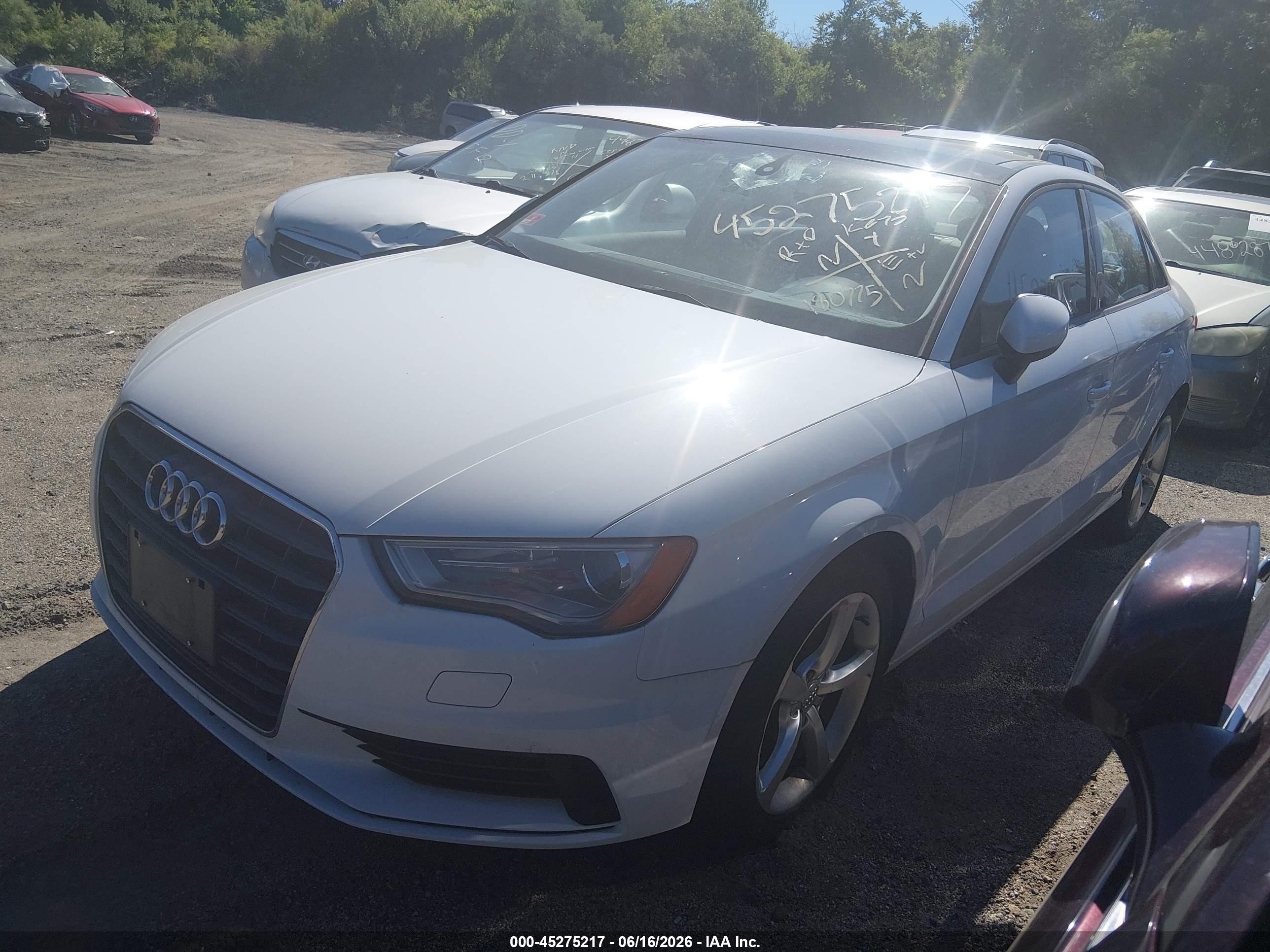 2015 Audi A3 1.8t Premium Белый vin: WAUACGFF9F1006668