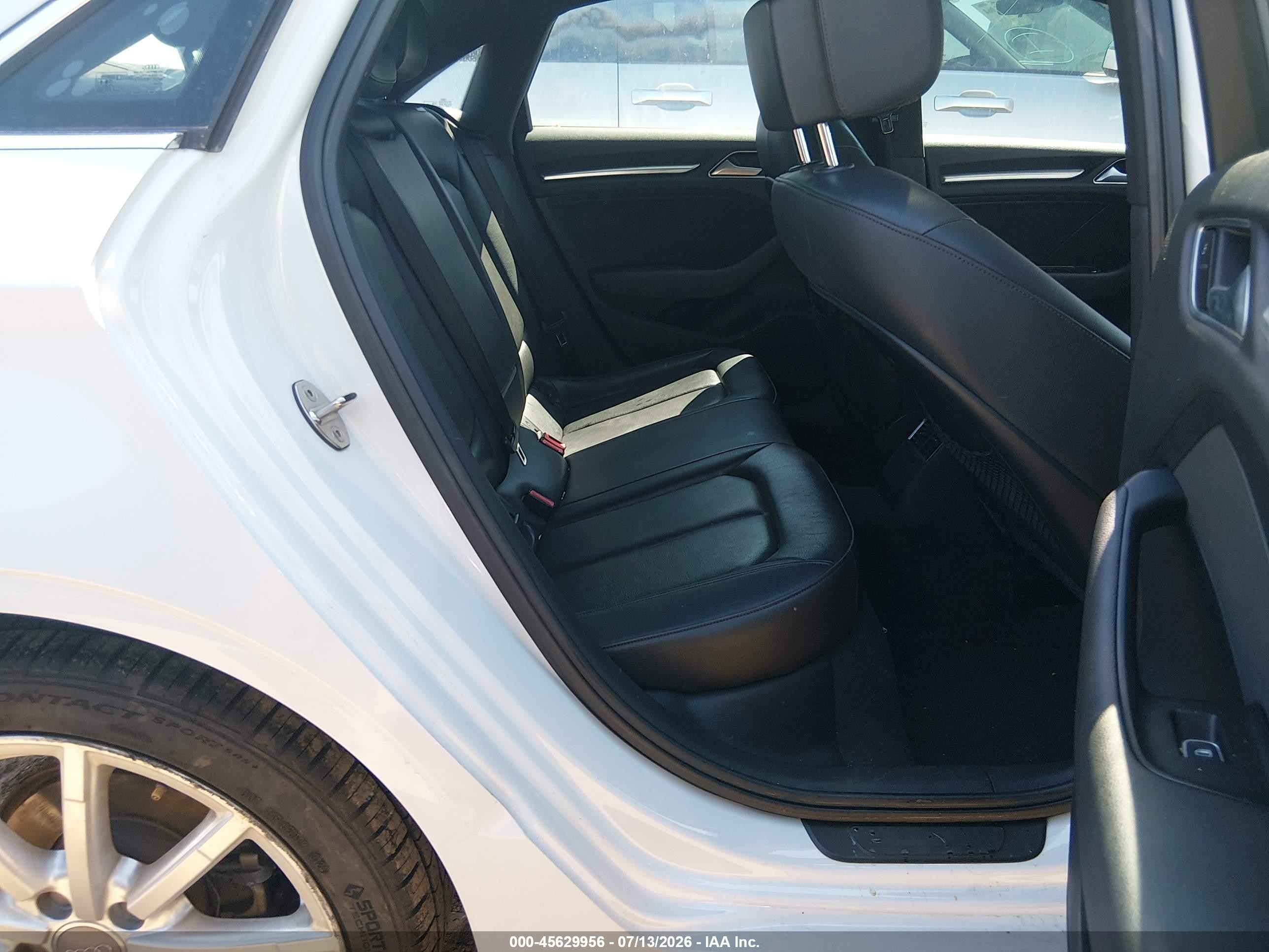 2015 Audi A3 1.8t Premium Белый vin: WAUACGFFXF1021325