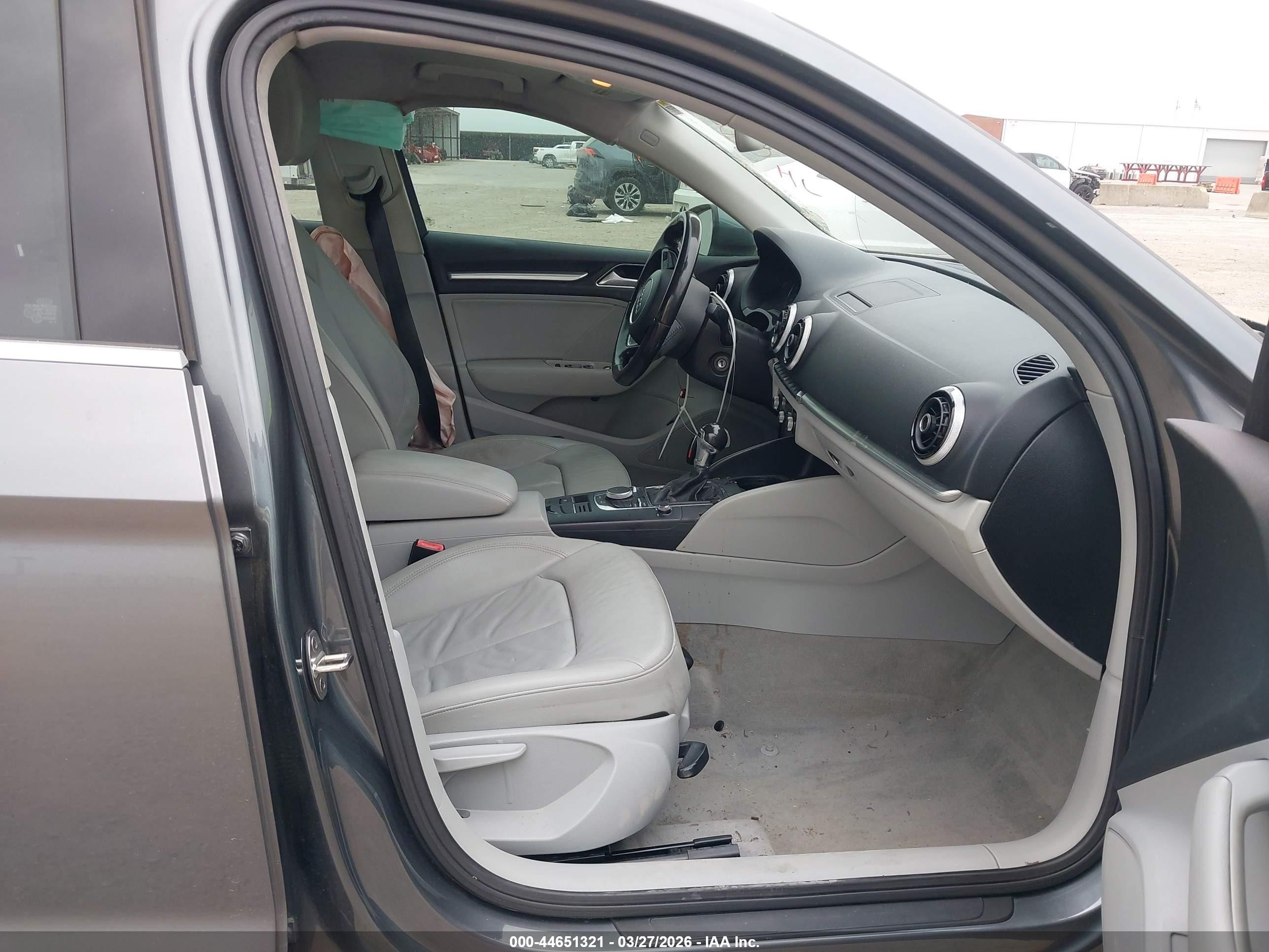 2015 Audi A3 1.8t Premium Серый vin: WAUACGFFXF1023673