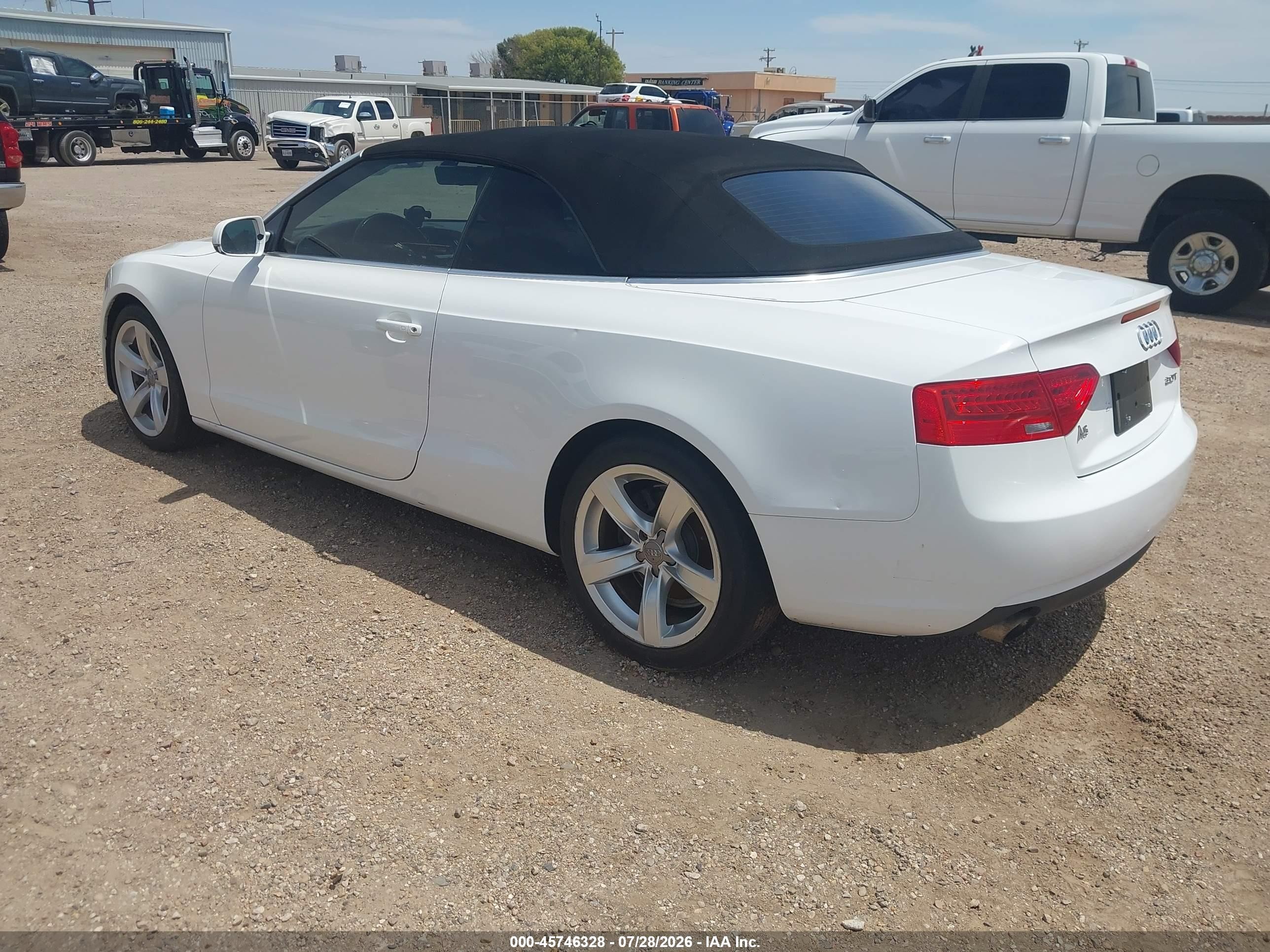2013 Audi A5 2.0t Premium White vin: WAUAFAFH2DN018348