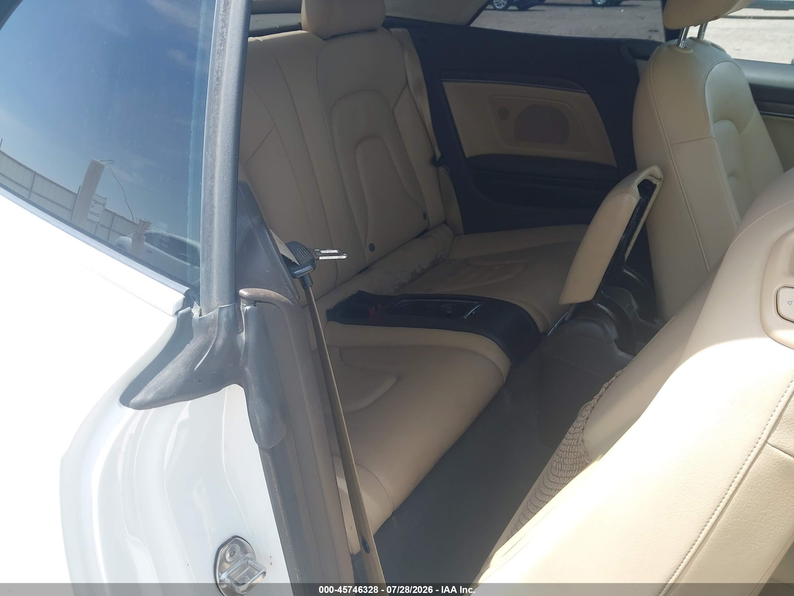 2013 Audi A5 2.0t Premium White vin: WAUAFAFH2DN018348