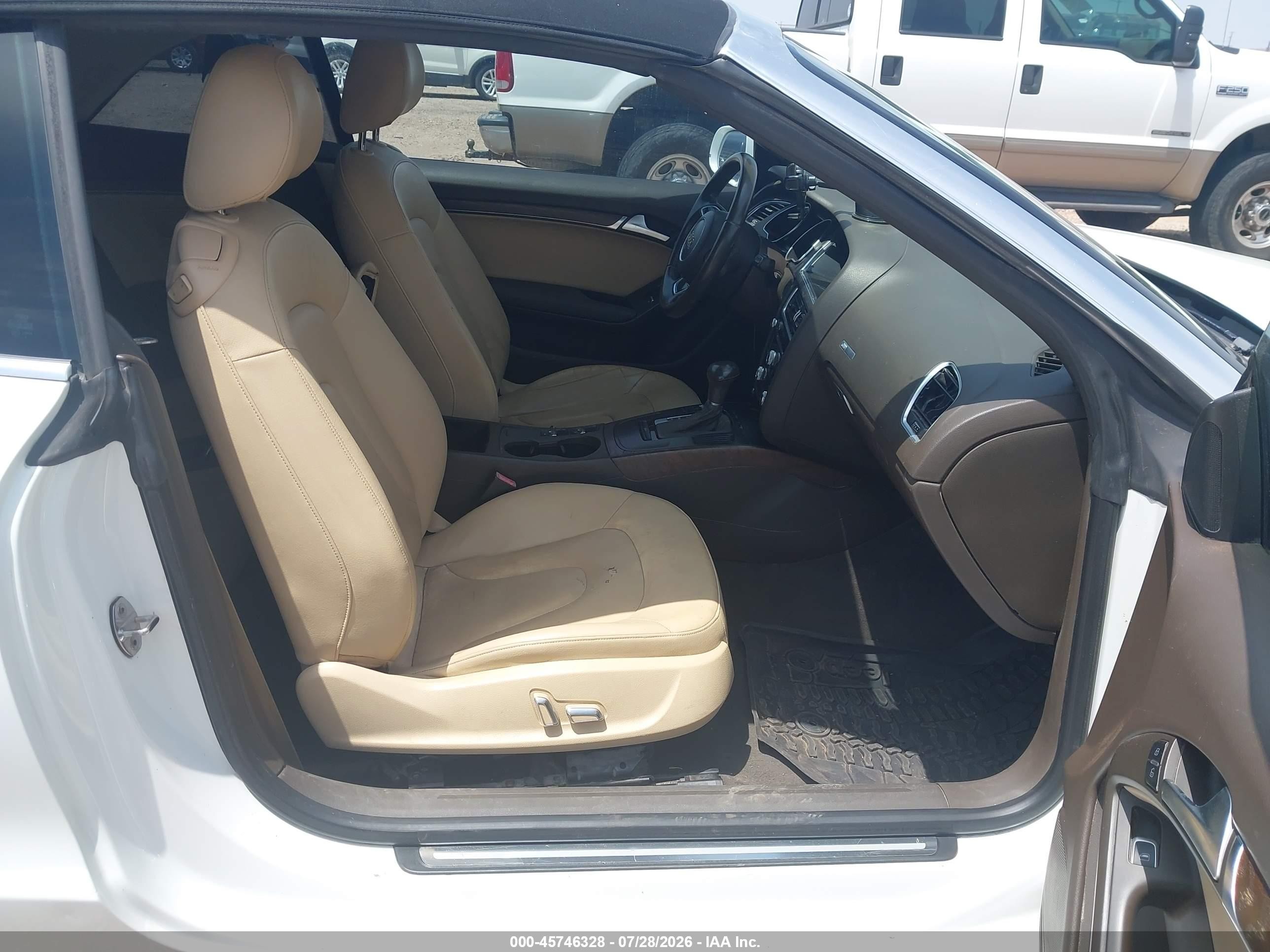 2013 Audi A5 2.0t Premium White vin: WAUAFAFH2DN018348