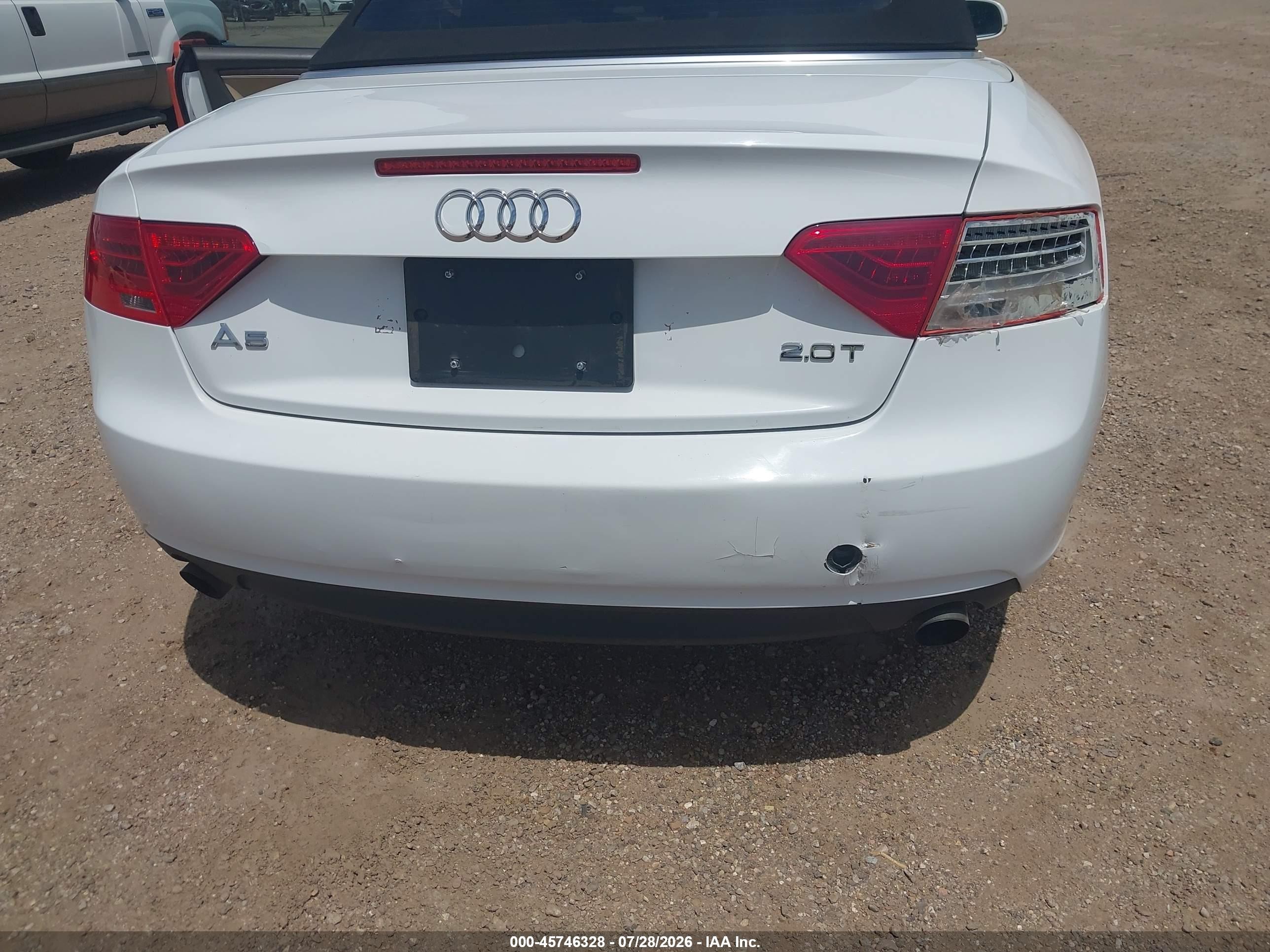 2013 Audi A5 2.0t Premium White vin: WAUAFAFH2DN018348