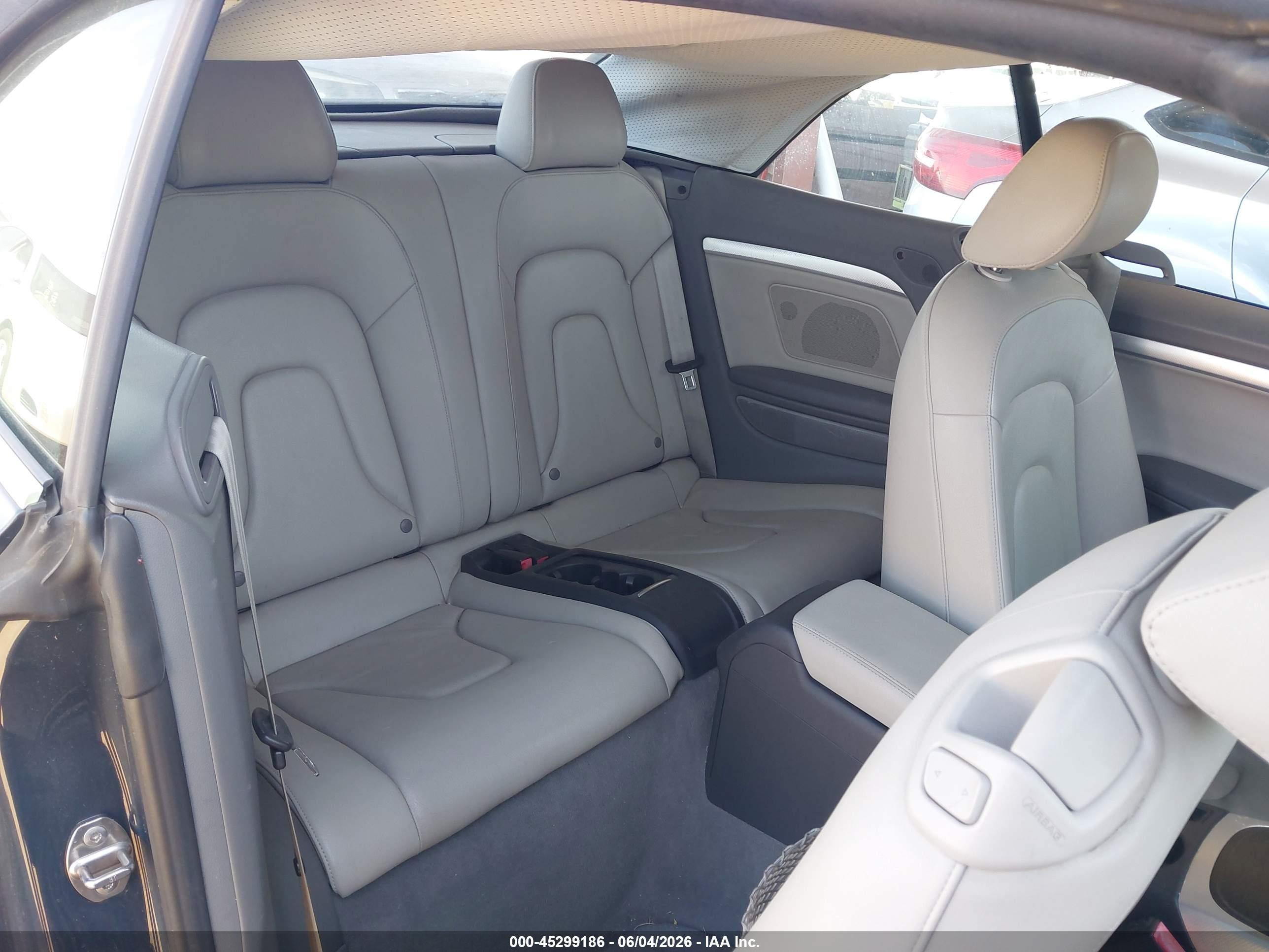 2010 Audi A5 2.0t Premium Gray vin: WAUAFAFH3AN013591
