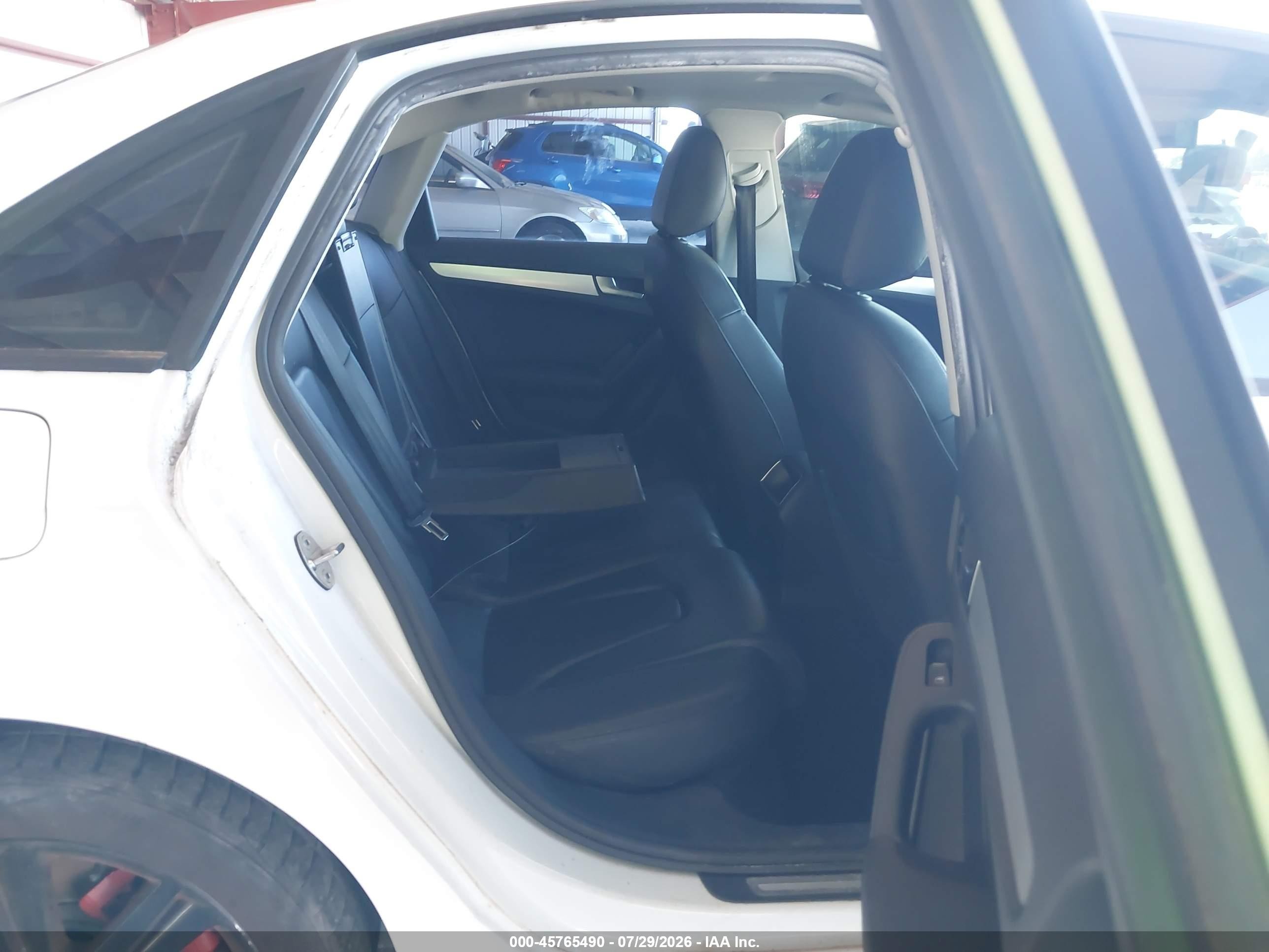 2011 Audi A4 2.0t Premium White vin: WAUAFAFL0BN010041
