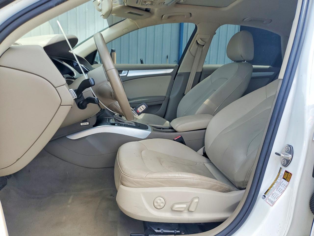 2011 Audi A4 Premium White vin: WAUAFAFL0BN012727