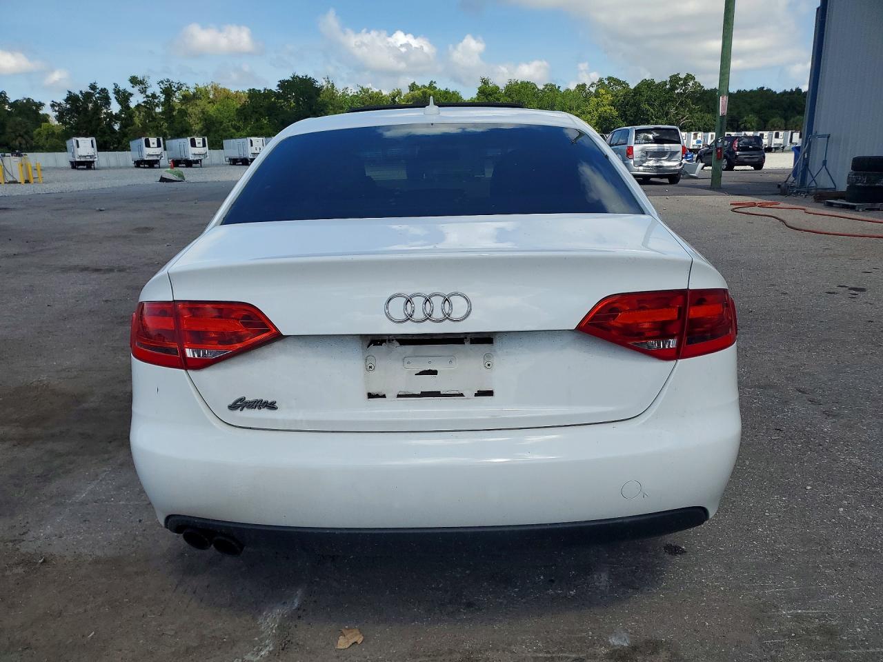2011 Audi A4 Premium White vin: WAUAFAFL0BN012727