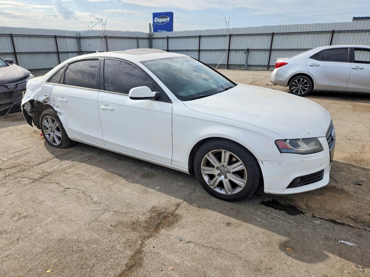 2011 Audi A4 Premium White vin: WAUAFAFL0BN030130