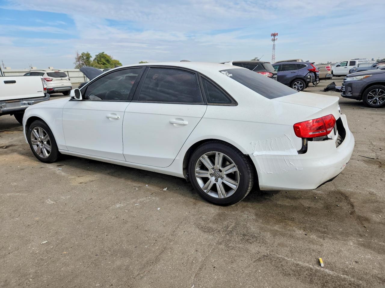 2011 Audi A4 Premium White vin: WAUAFAFL0BN030130