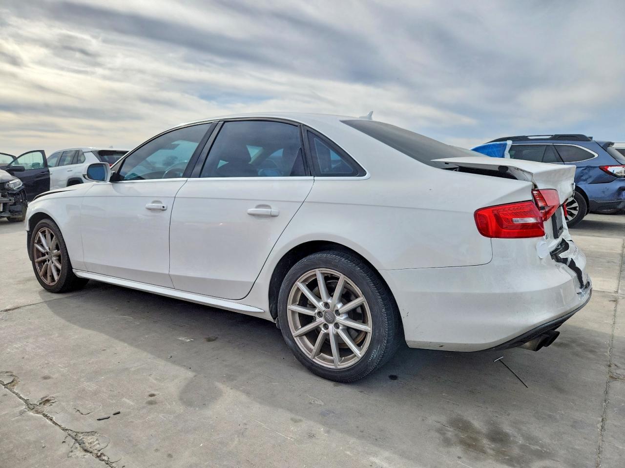 2015 Audi A4 White vin: WAUAFAFL0FN018694