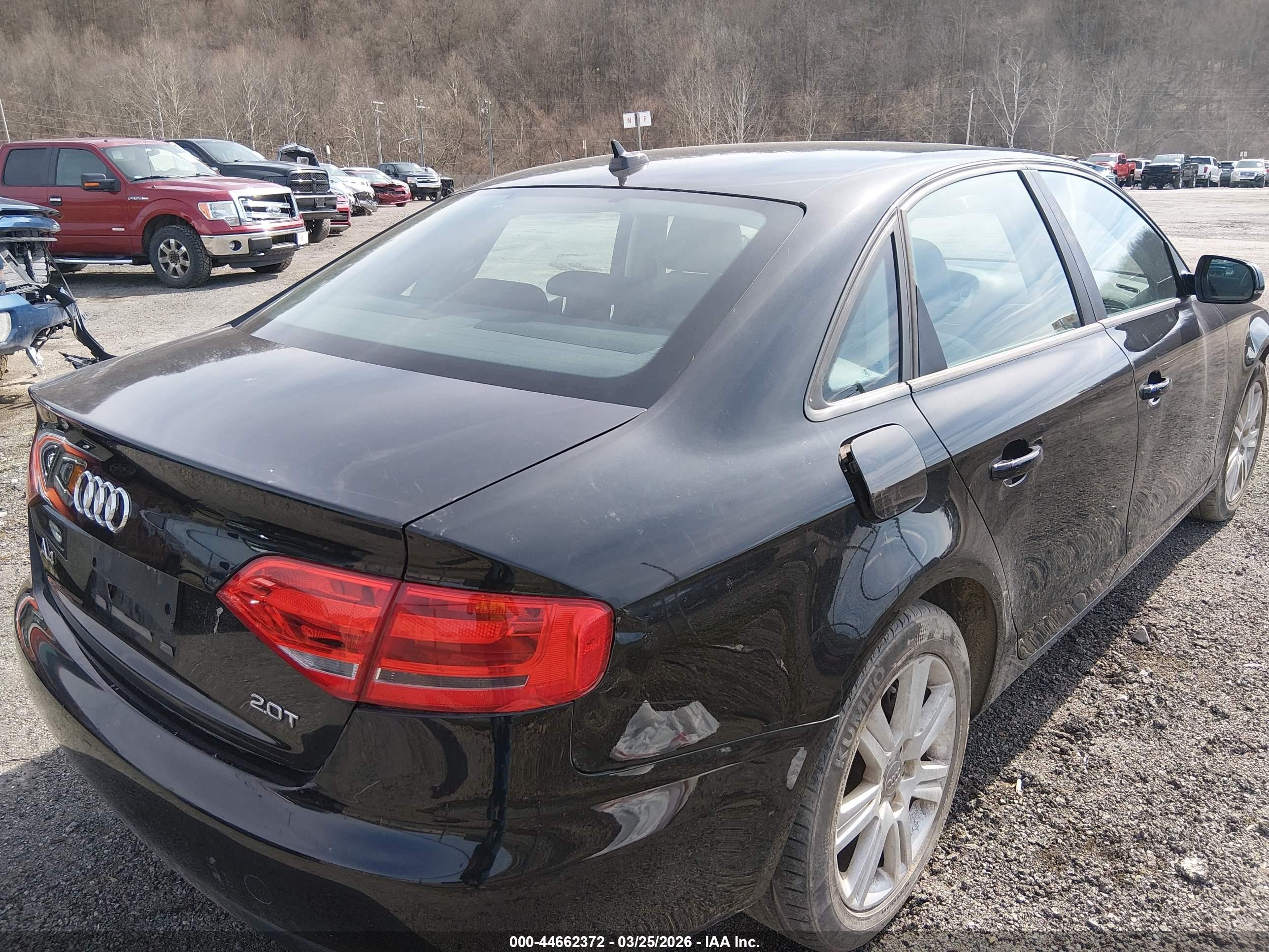 2010 Audi A4 2.0t Premium Черный vin: WAUAFAFL1AN047307