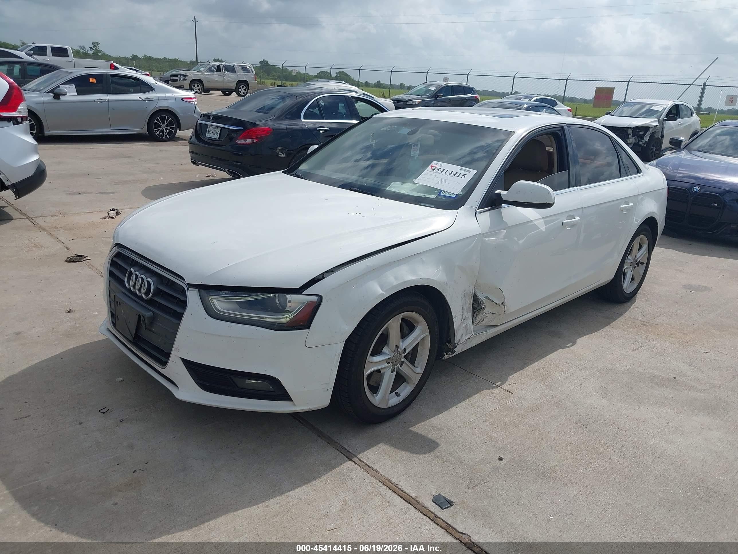 2013 Audi A4 2.0t Premium White vin: WAUAFAFL2DA157410