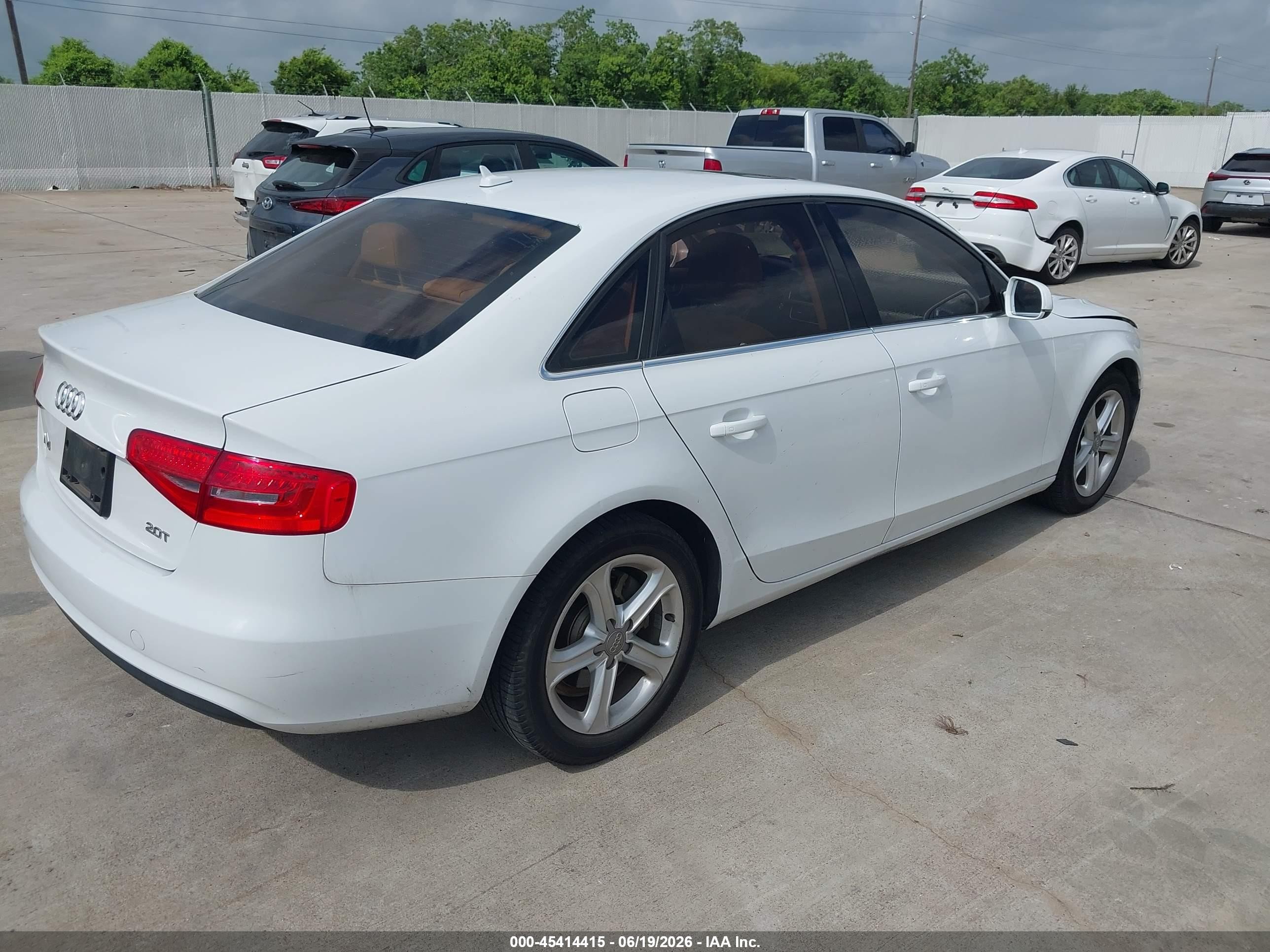 2013 Audi A4 2.0t Premium White vin: WAUAFAFL2DA157410